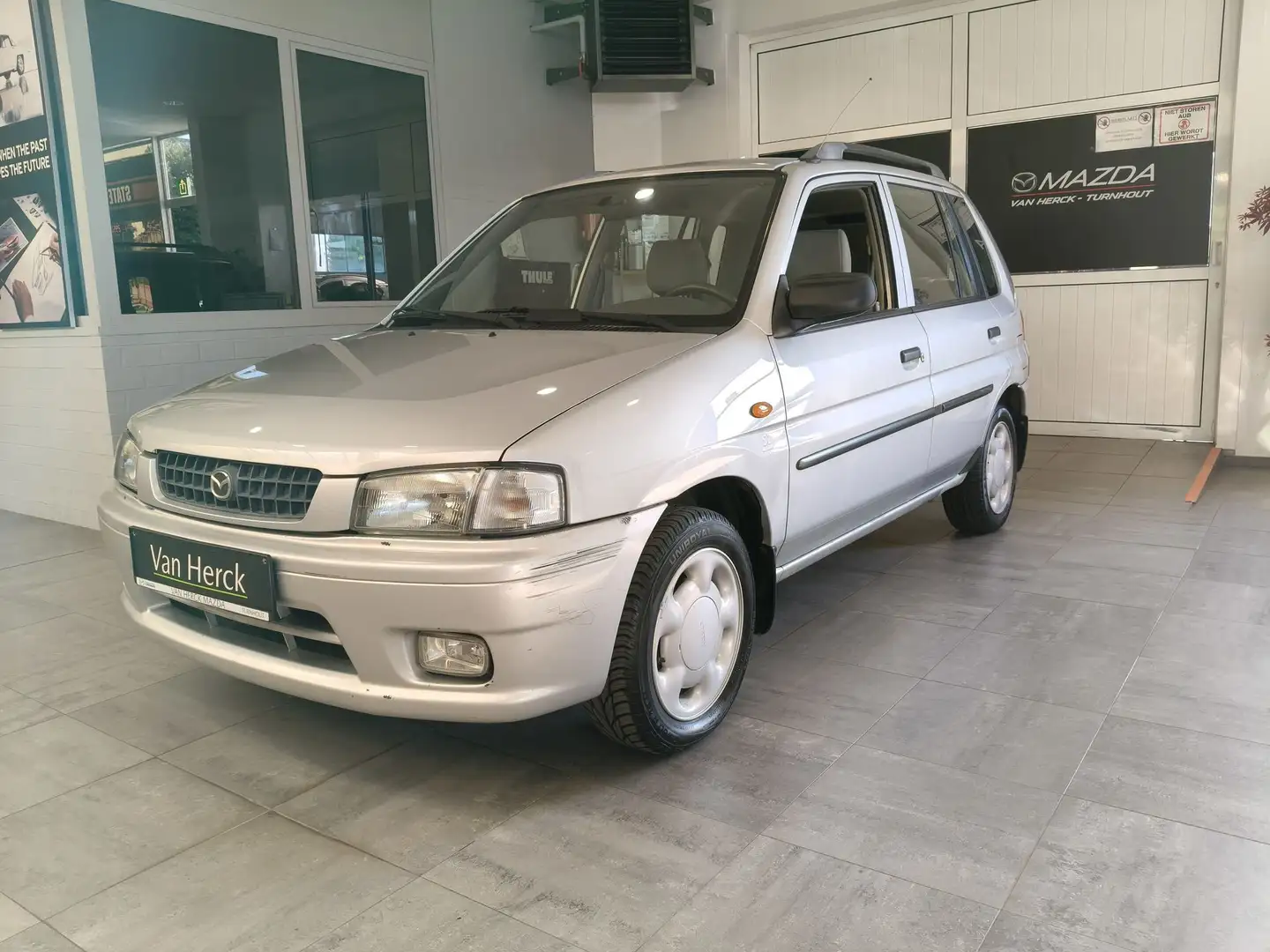 Mazda Demio 1.3i SI Silber - 1