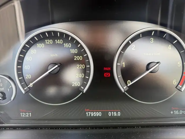 BMW 6 Series view 14