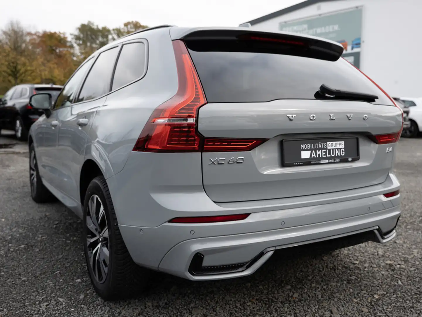 Volvo XC60 B4 Plus Dark 2WD FACEL. STANDHZ LED PANO Grau - 2