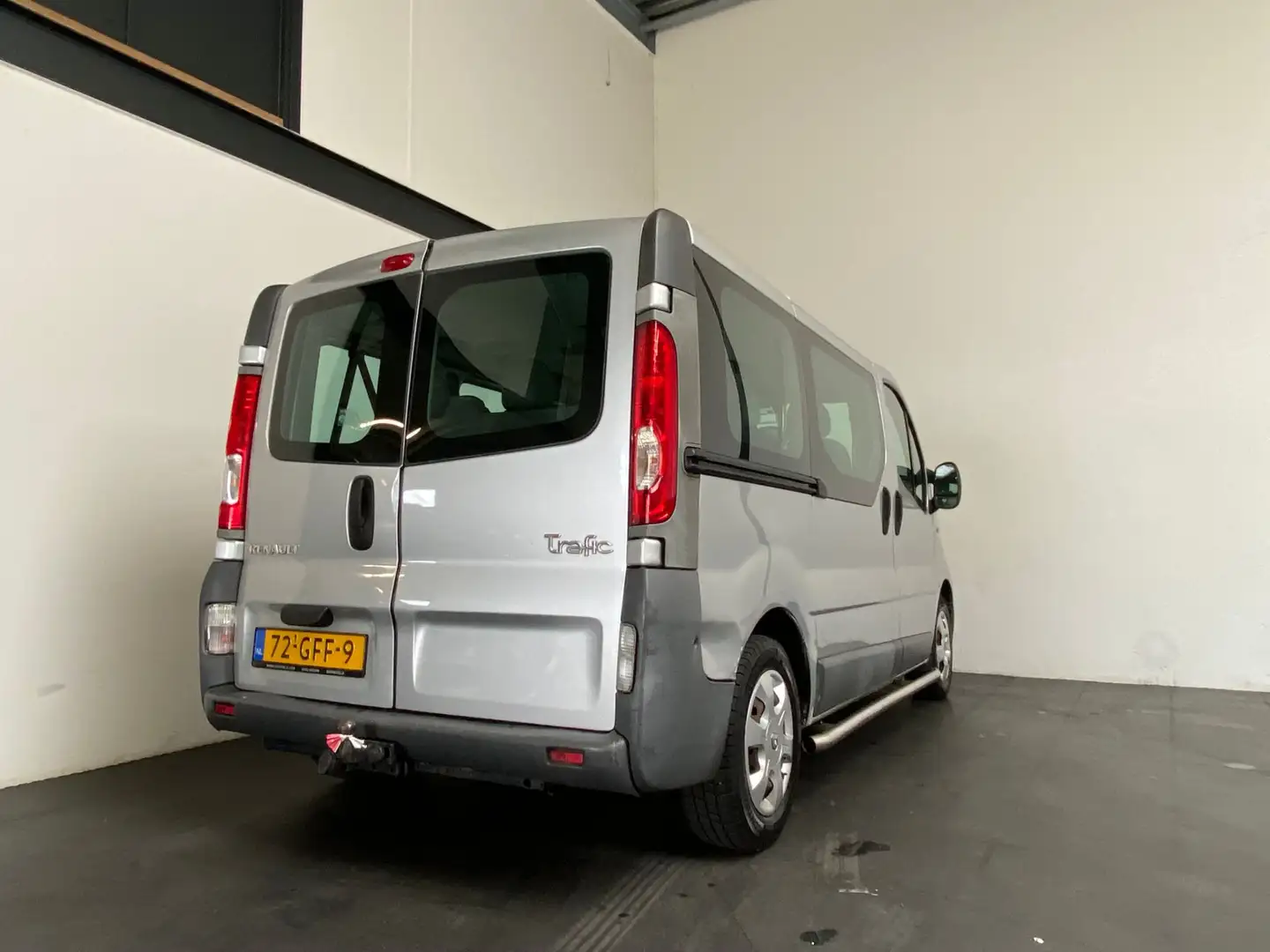 Renault Trafic Passenger 2.0 dCi T29 L1H1 Authentique 9P! Grijs - 2