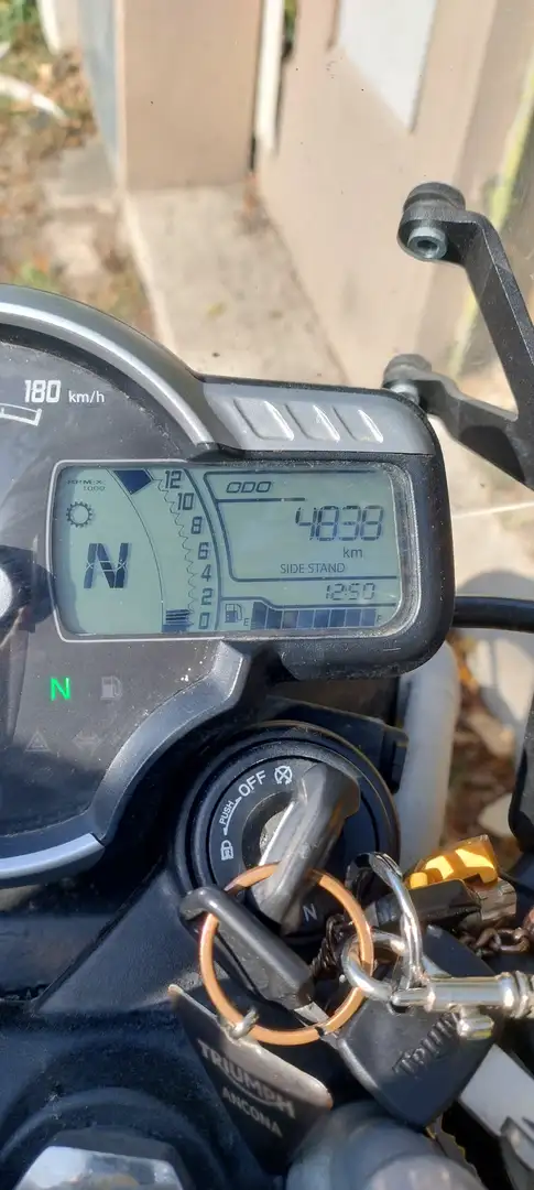 Triumph Scrambler 400 X Noir - 2