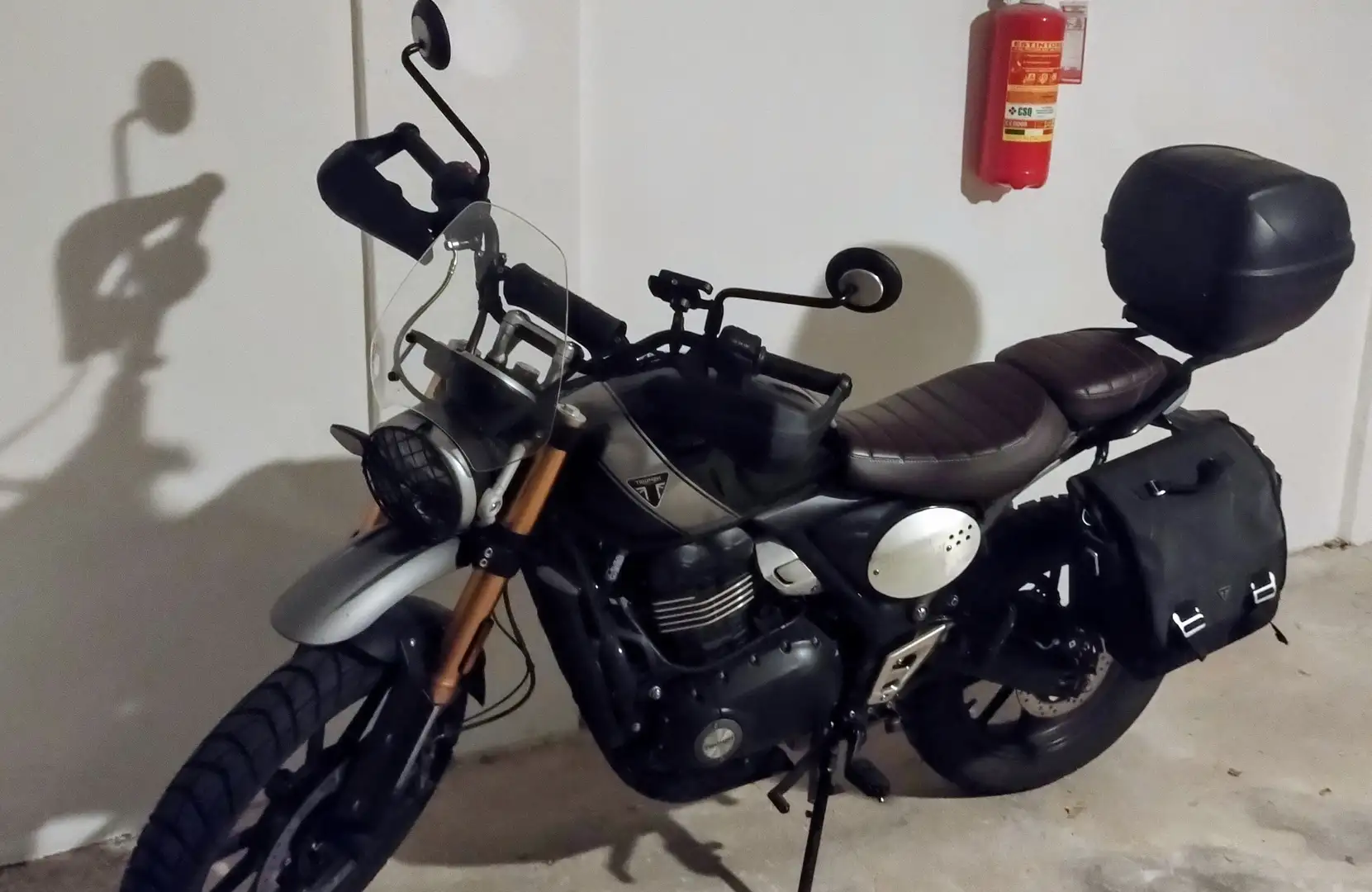 Triumph Scrambler 400 X Noir - 1