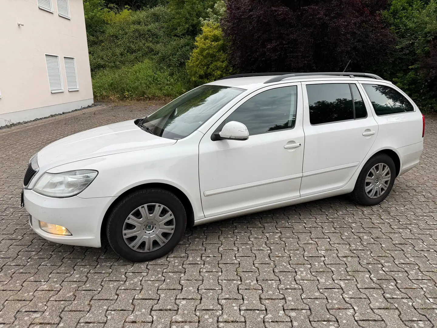 Skoda Octavia 1.4 TSI Ambition*KLIMATRONIC*TEMPOMAT*PDC*AHK*SHZ Weiß - 2