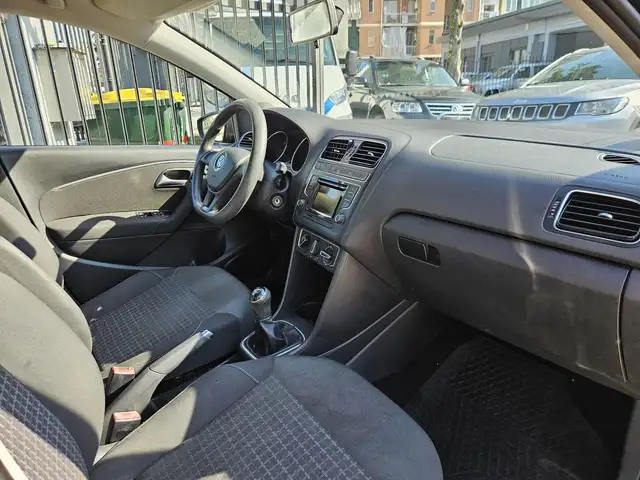 Volkswagen Polo view 11