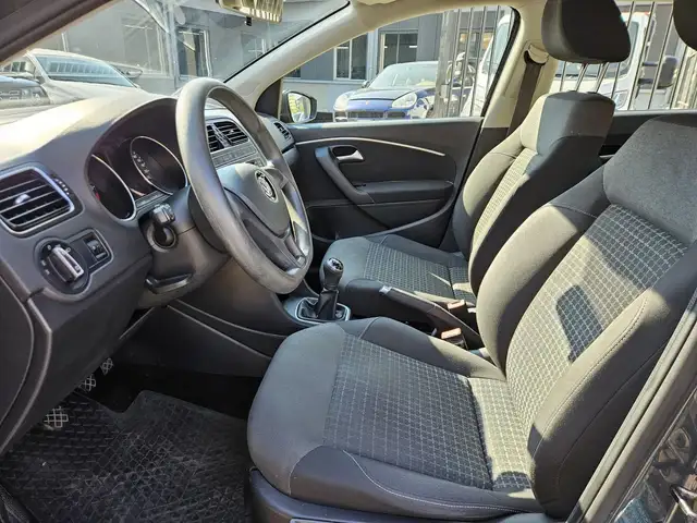 Volkswagen Polo view 8