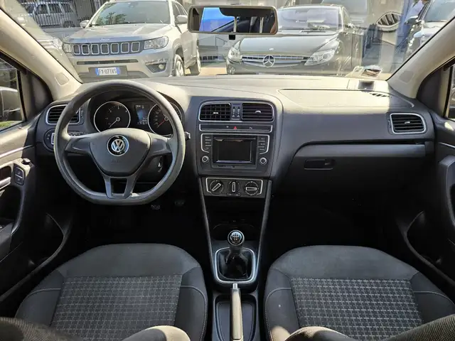 Volkswagen Polo view 10