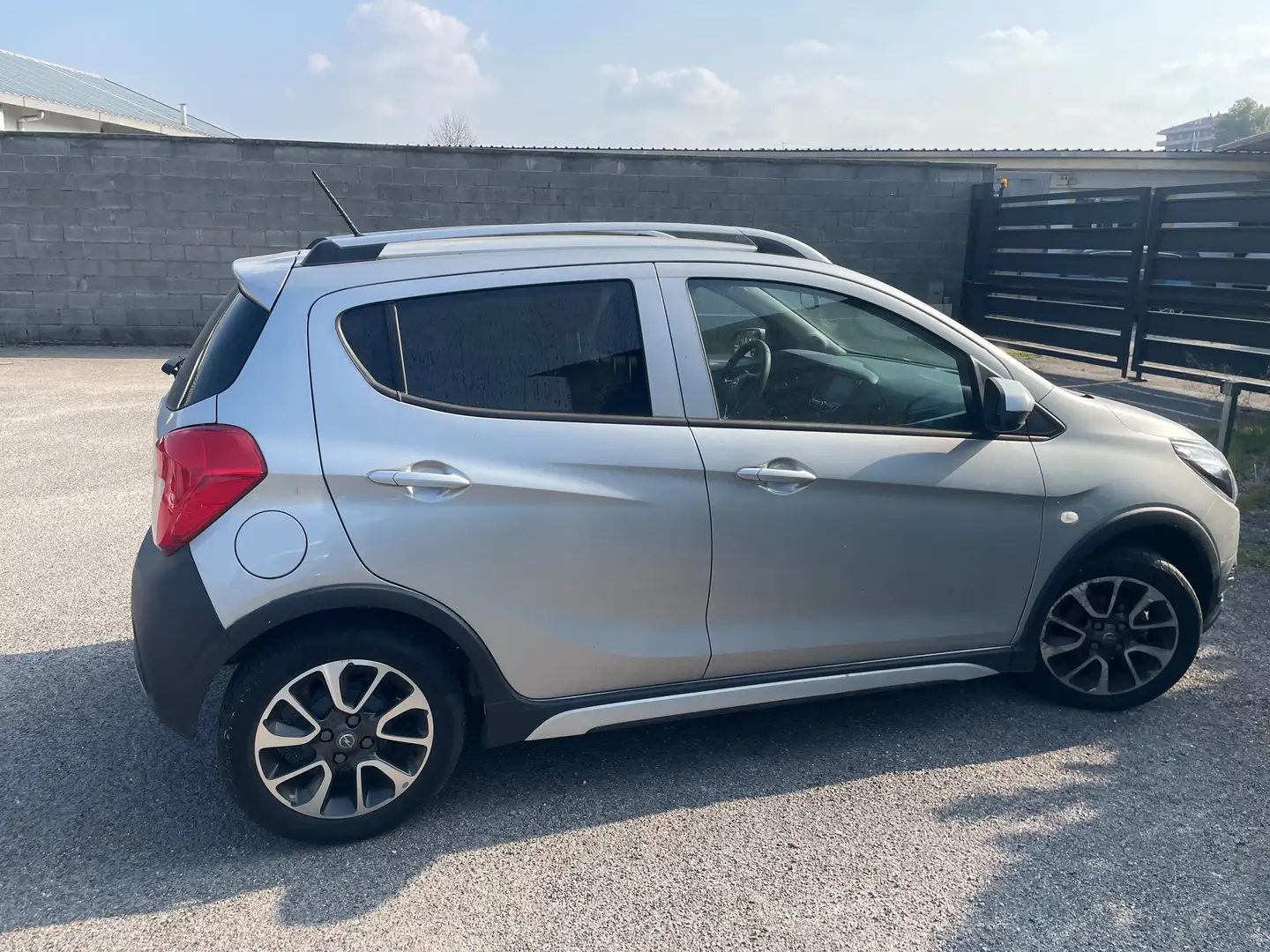 Opel Karl Karl 1.0 Rocks 73cv my19 Argento - 1