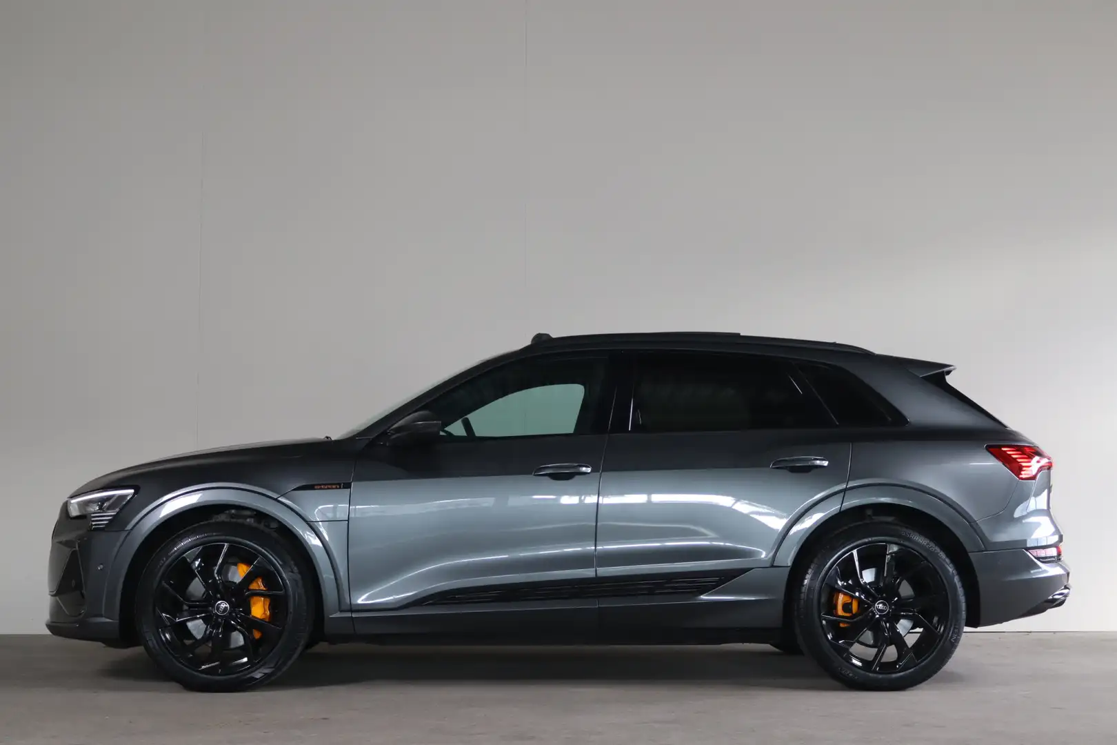 Audi e-tron 55 quattro S edition 95 kWh NL-Auto!! Panoramadak Gris - 2