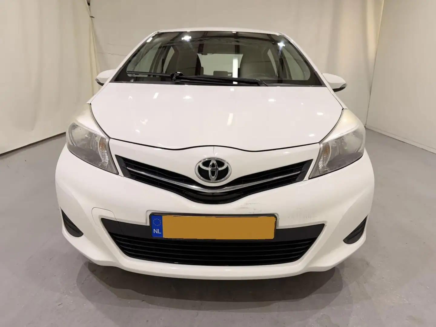 Toyota Yaris HB 1.0 VVT-i Aspitation Airco Wit - 2