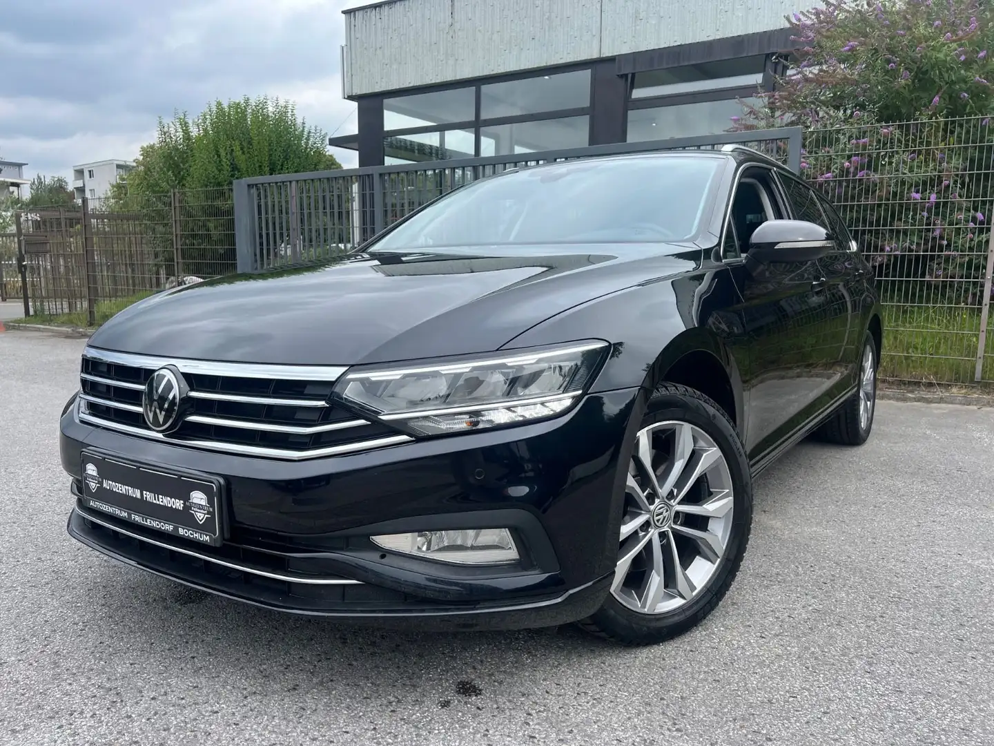 Volkswagen Passat Variant Business AUTOMATIK/LED/NAVI/LEDER Schwarz - 1