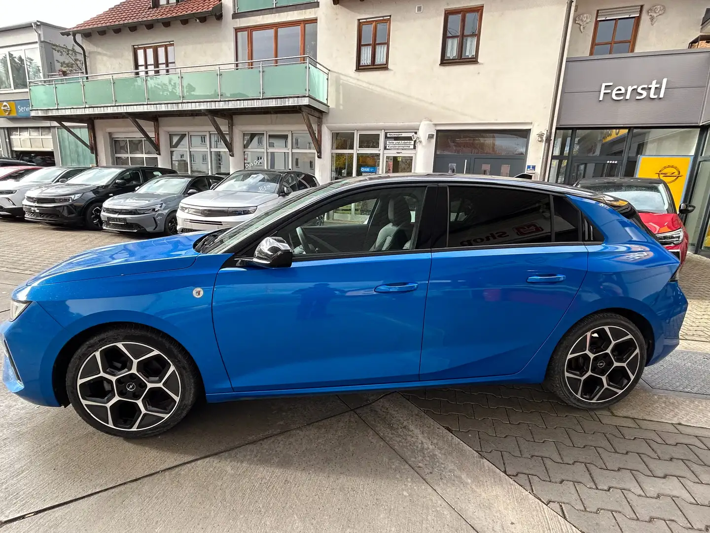 Opel Astra Ultimate Blau - 2