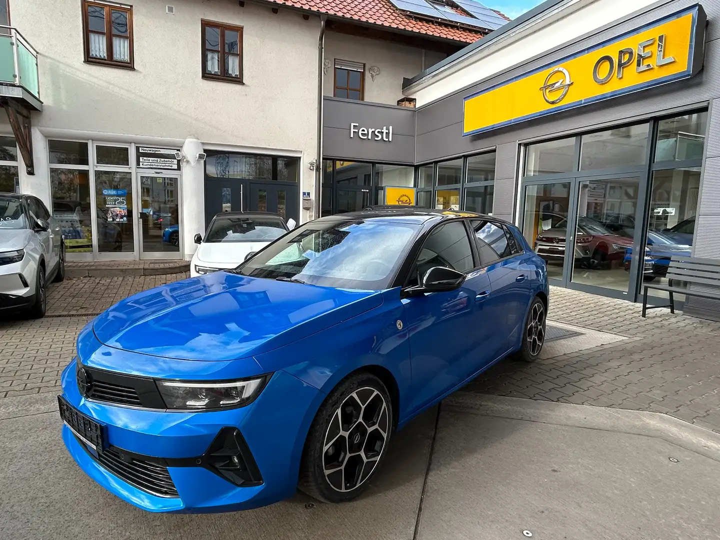 Opel Astra Ultimate Blau - 1
