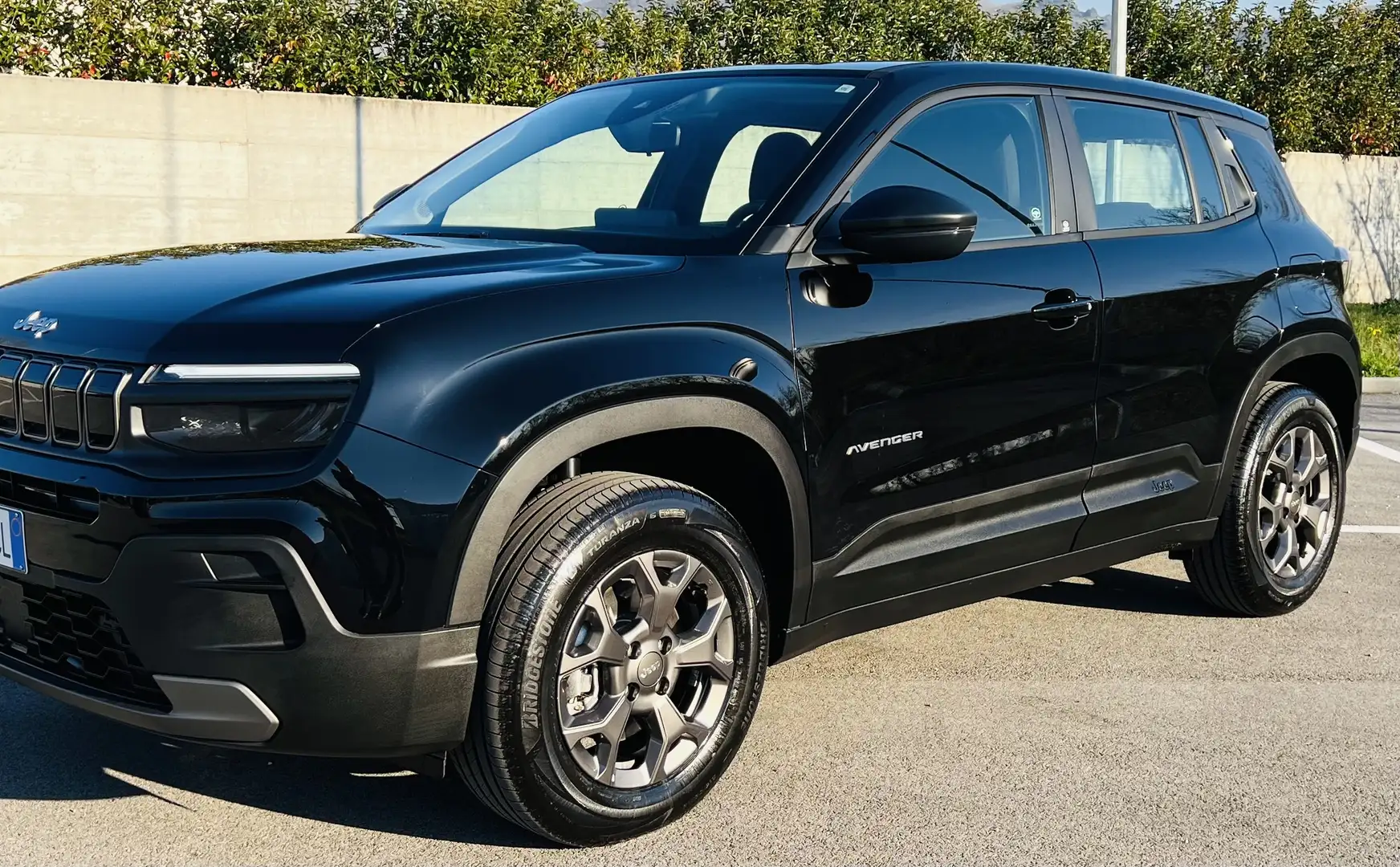 Jeep Avenger 1.2 turbo e-hybrid mhev Longitude edct6 Nero - 1