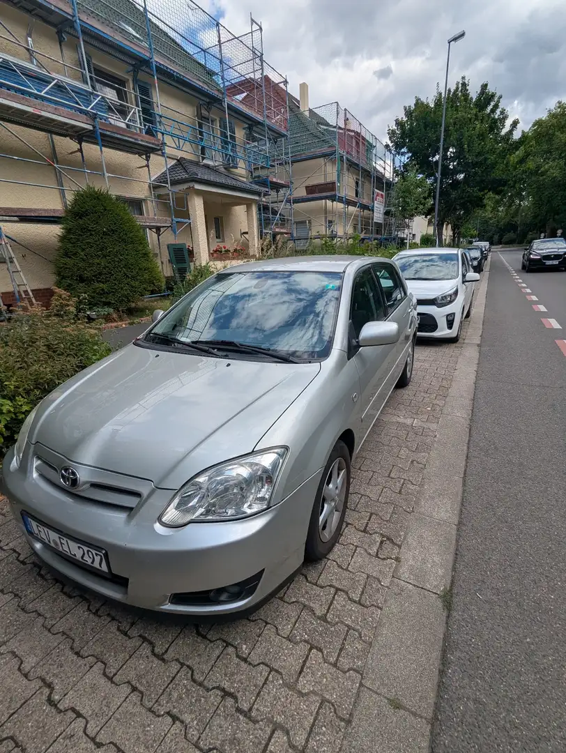 Toyota Corolla 2.0 D-4D Sol - 1