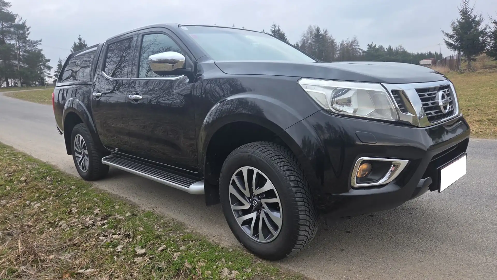 Nissan Navara NP300 Schwarz - 2