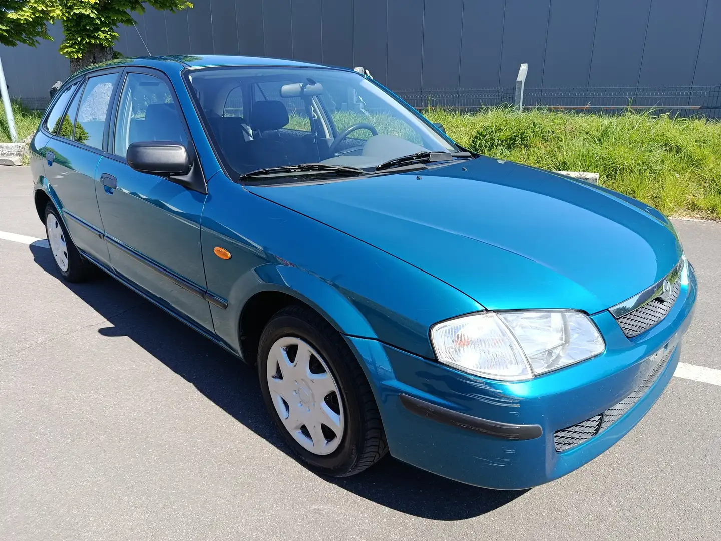 Mazda 323 1.3i 16v F 5 p Airco - 2