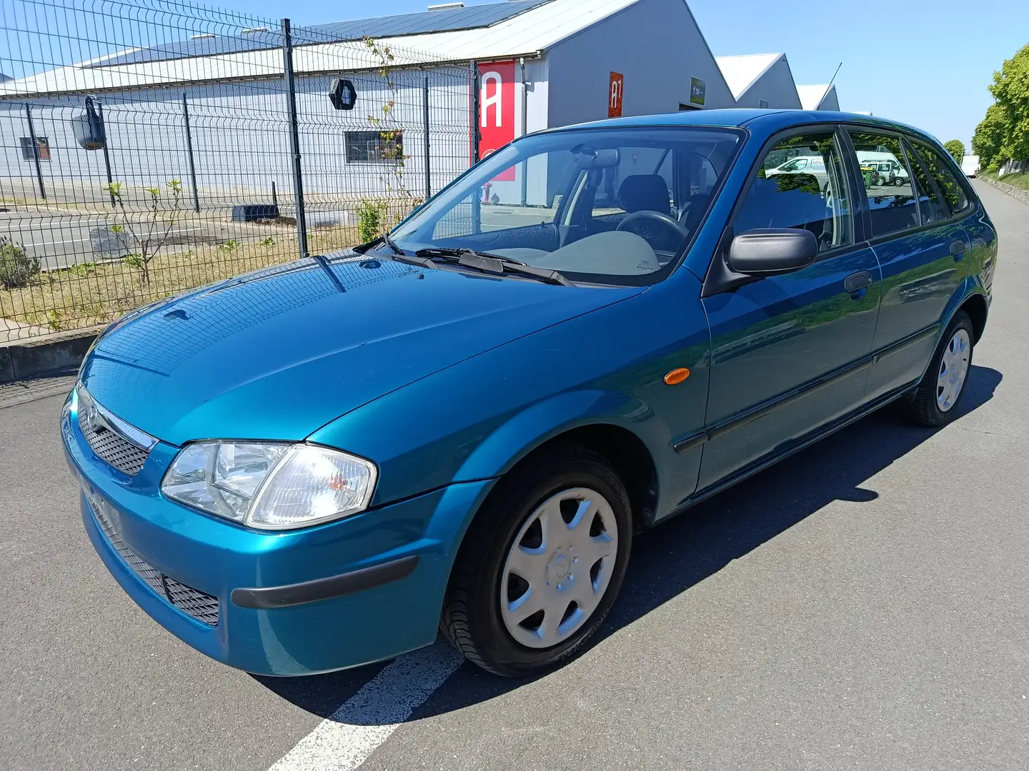 Mazda 323 1.3i 16v F 5 p Airco - 1