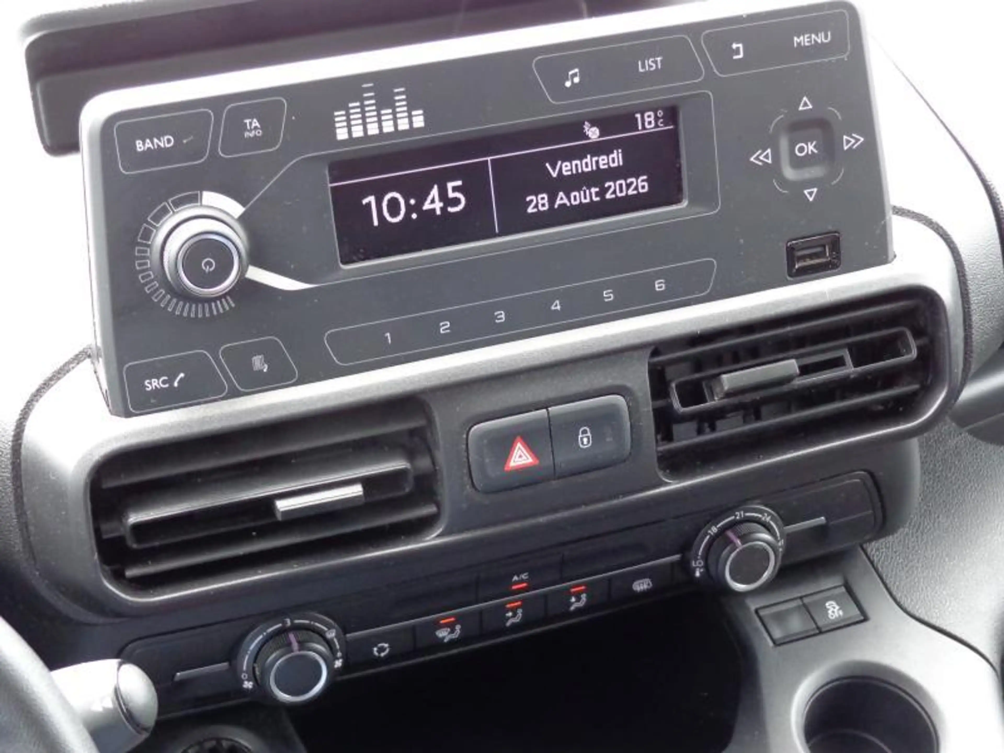 Peugeot Partner 1.5HDi 3Pl - Clim - Attelage — photo 6