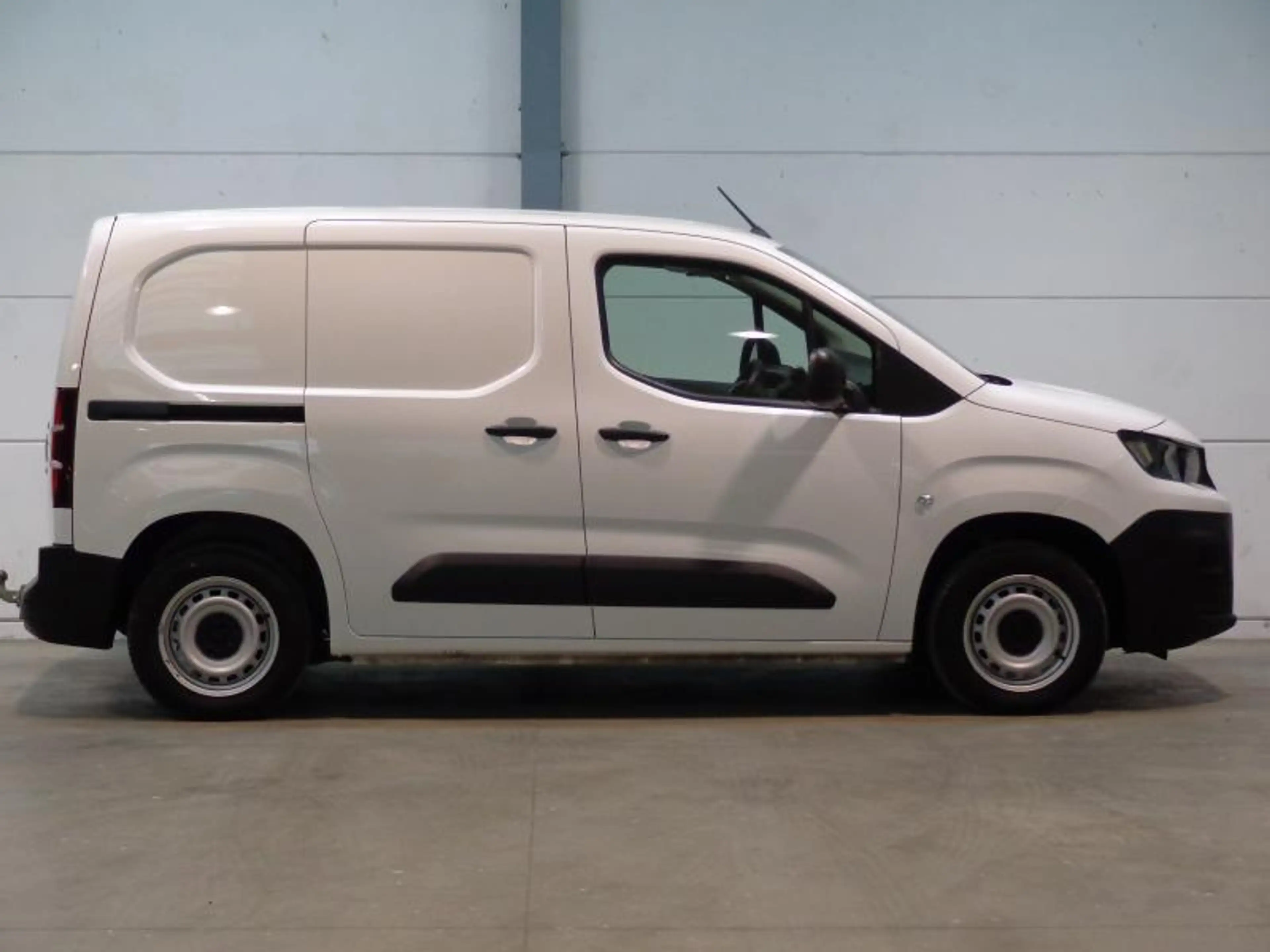 Peugeot Partner 1.5HDi 3Pl - Clim - Attelage — photo 13