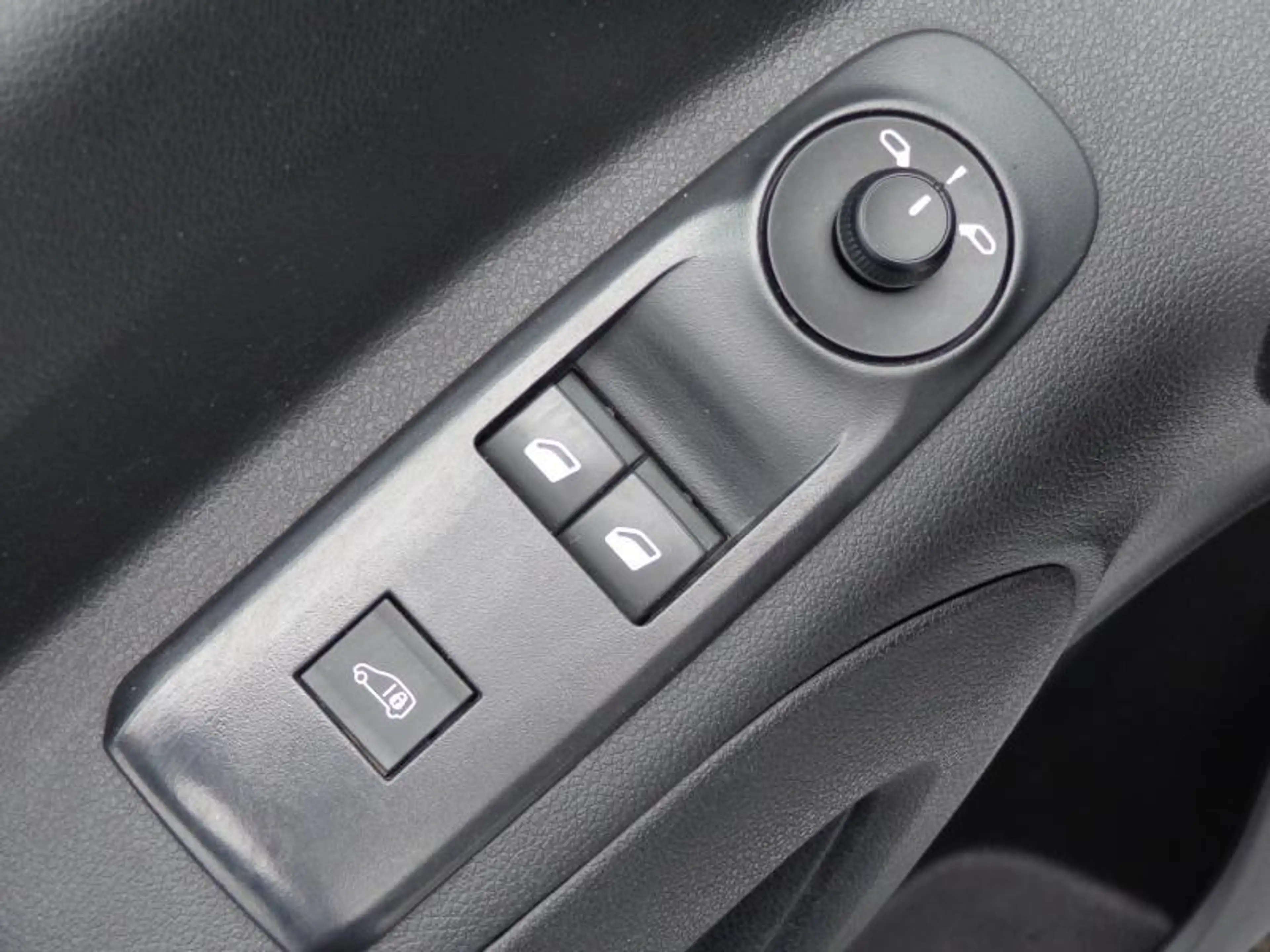 Peugeot Partner 1.5HDi 3Pl - Clim - Attelage — photo 11