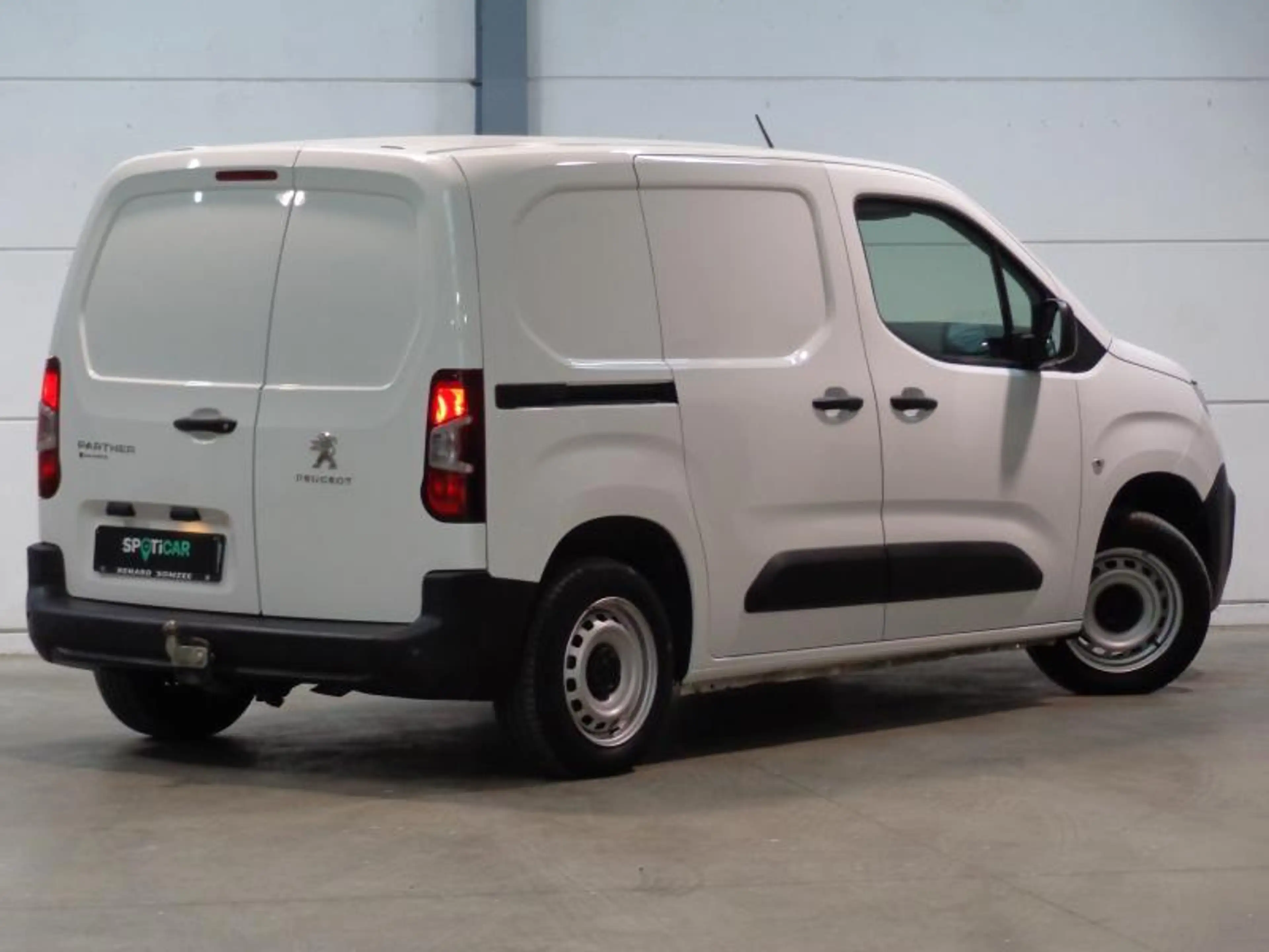 Peugeot Partner 1.5HDi 3Pl - Clim - Attelage — photo 3