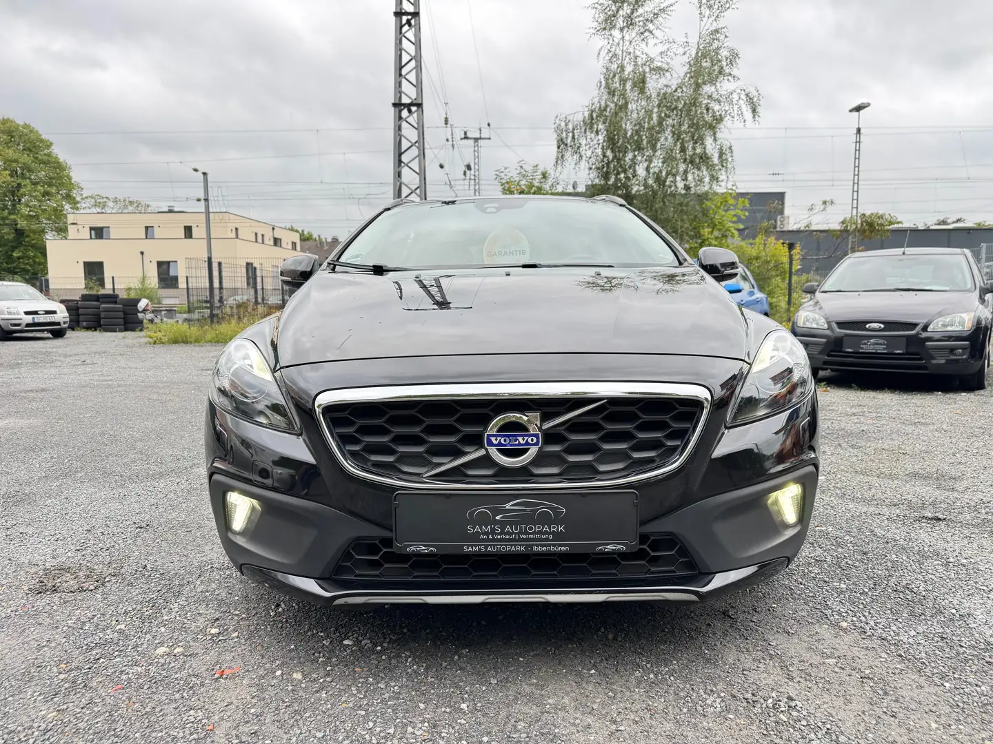 Volvo V40 Cross Country D2 2.0 You! BI-XENON NAVI PDC Schwarz - 2