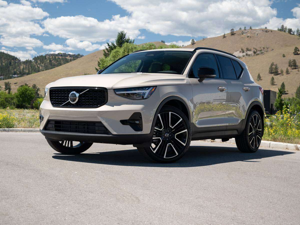 2026 Volvo XC40 ULTRA DARK THEME
