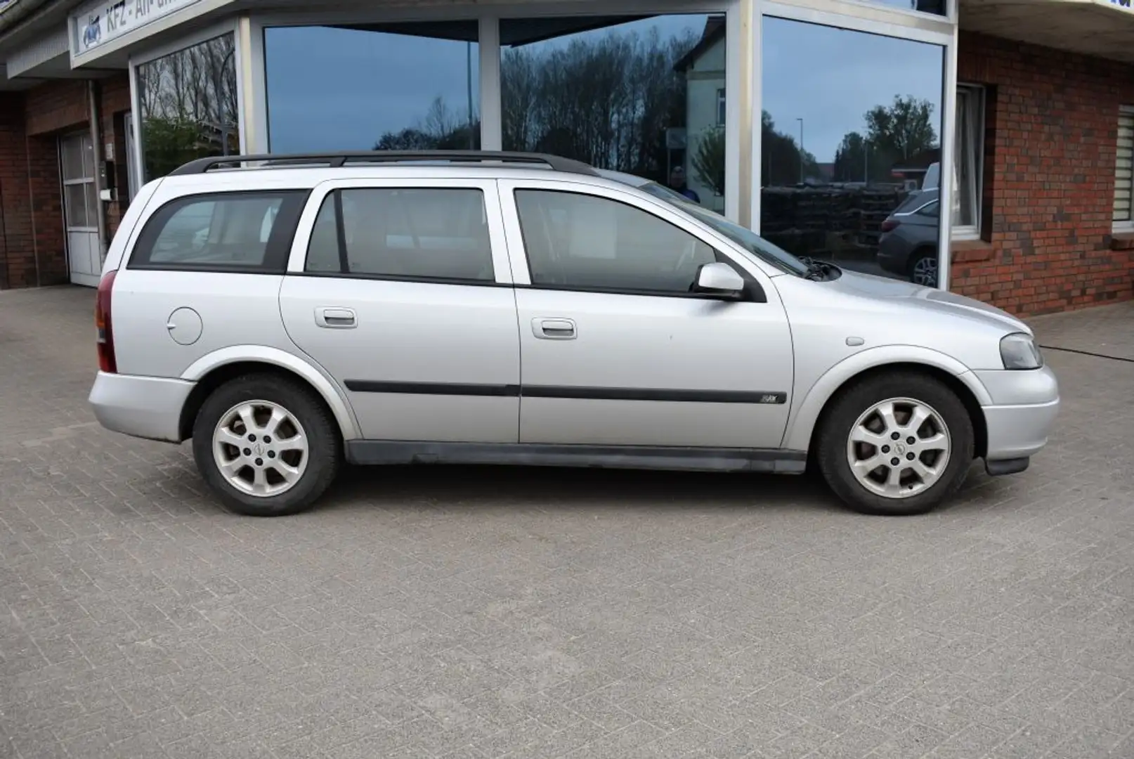 Opel Astra 2.0 DTI Caravan Njoy Alu Klima AHK el. FH el. Spie Plateado - 2