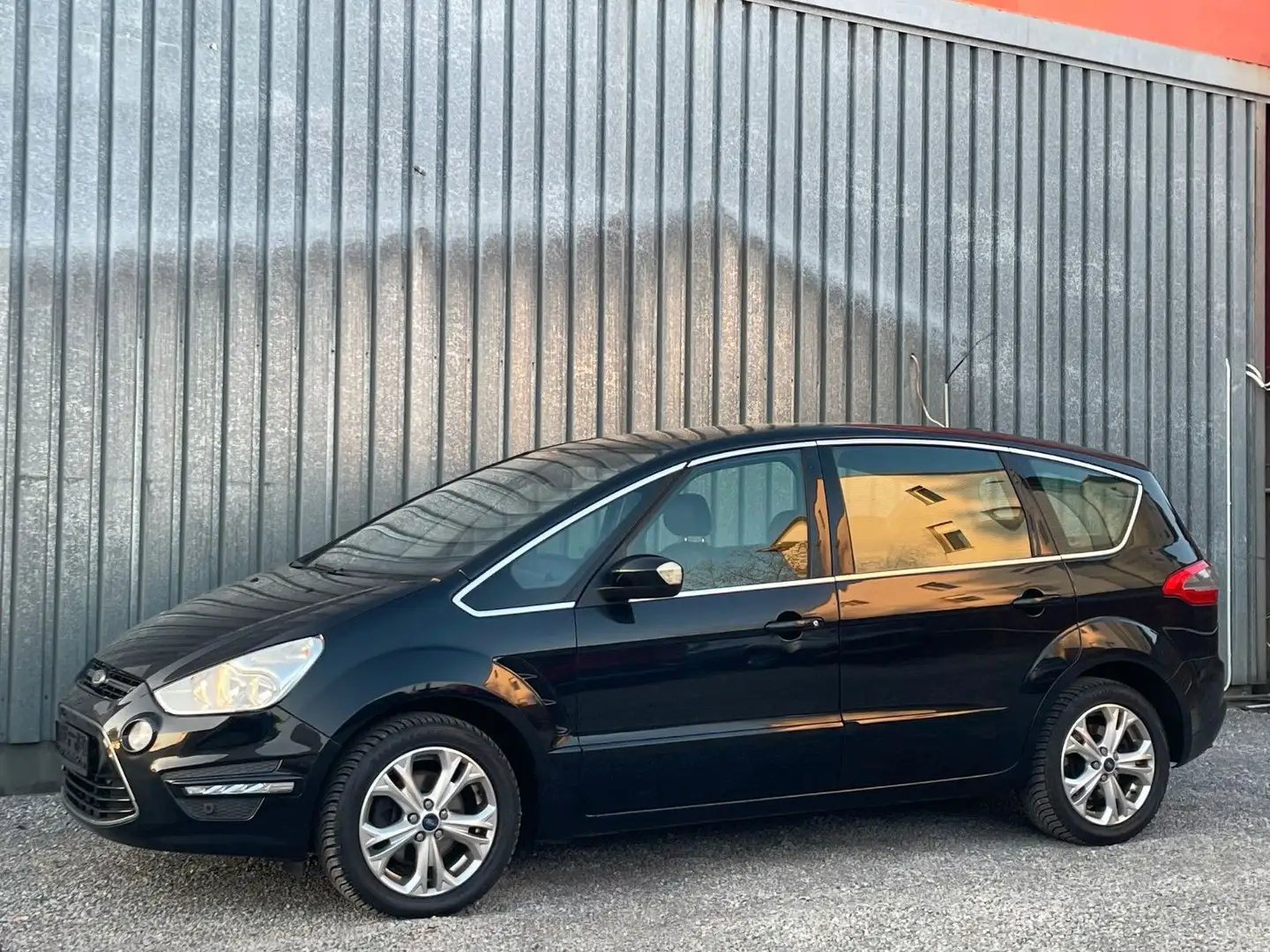 Ford S-Max S-MAX Titanium°LEDER°NAVI°AHK°PANO° Černá - 1