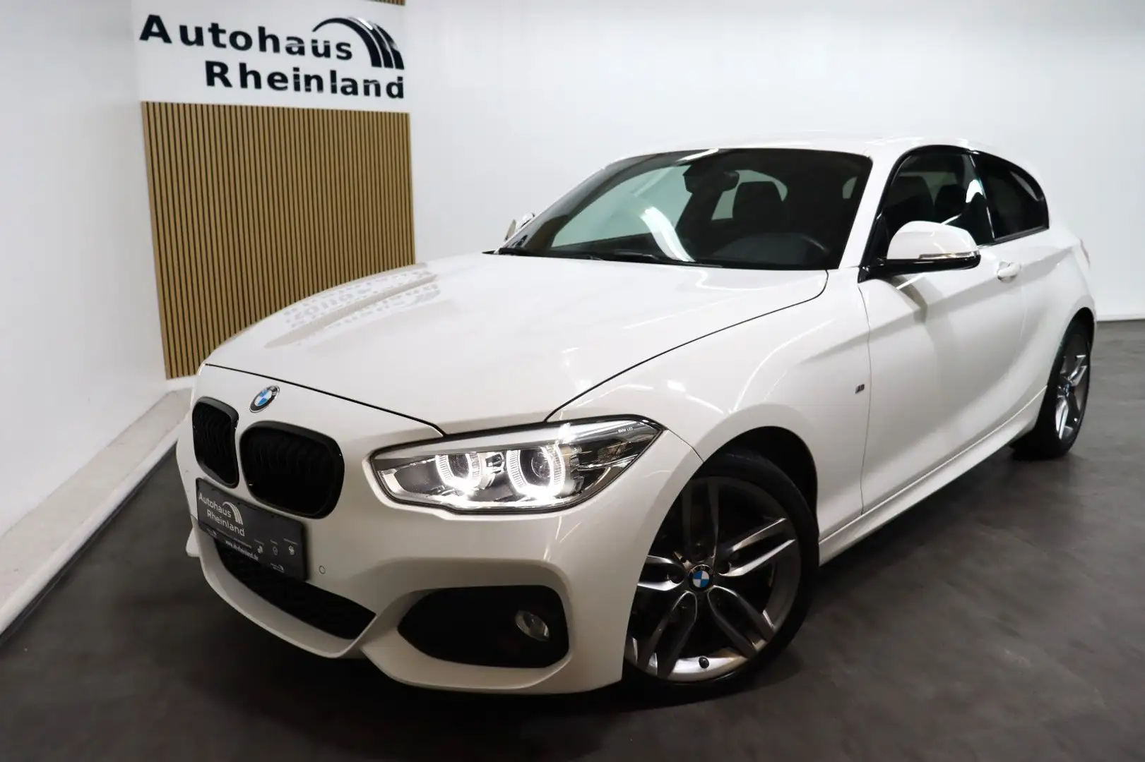 BMW 120 i Lim. M SPORT*AUTOMATIK*ALCANTARA*LED*KAMERA Blanc - 1