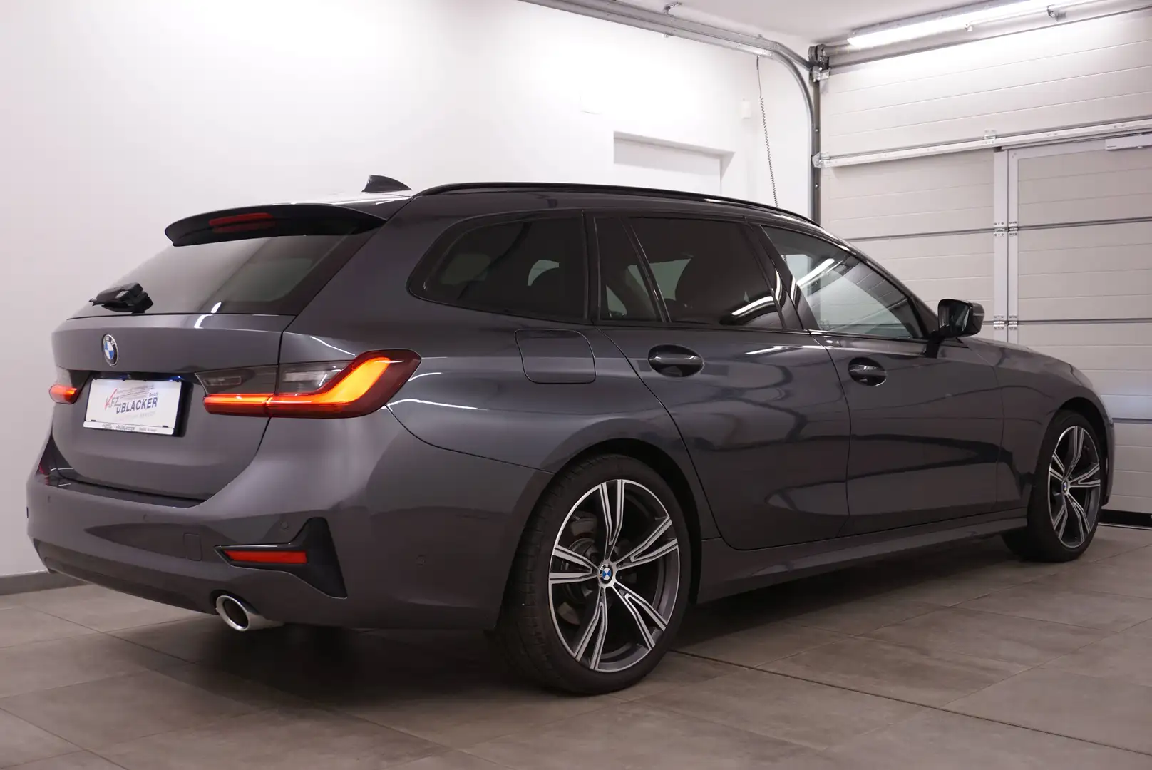 BMW 320 d Sport Line // Abstandstempomat// Anhhängervorrichtung // Grau - 2