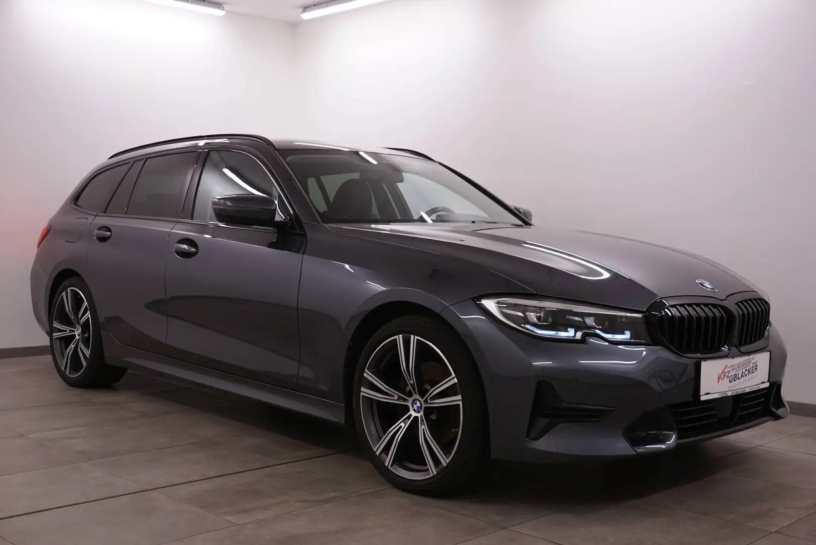 BMW 320 d Sport Line // Abstandstempomat// Anhhängervorrichtung // Grau - 1