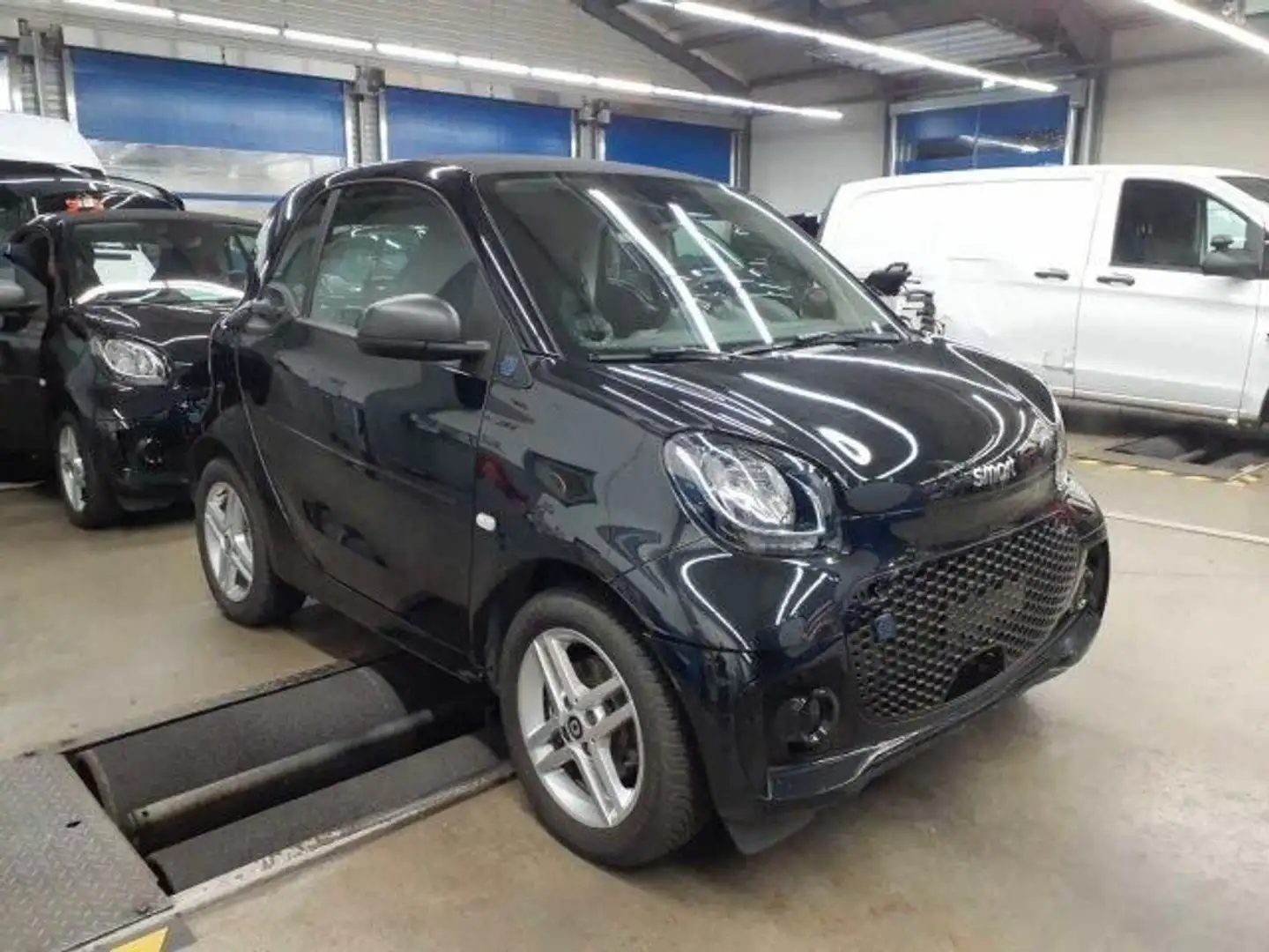 smart forTwo Fortwo EQ 22KW ALU*NAVI*CARPLAY*BORDLADER Noir - 2