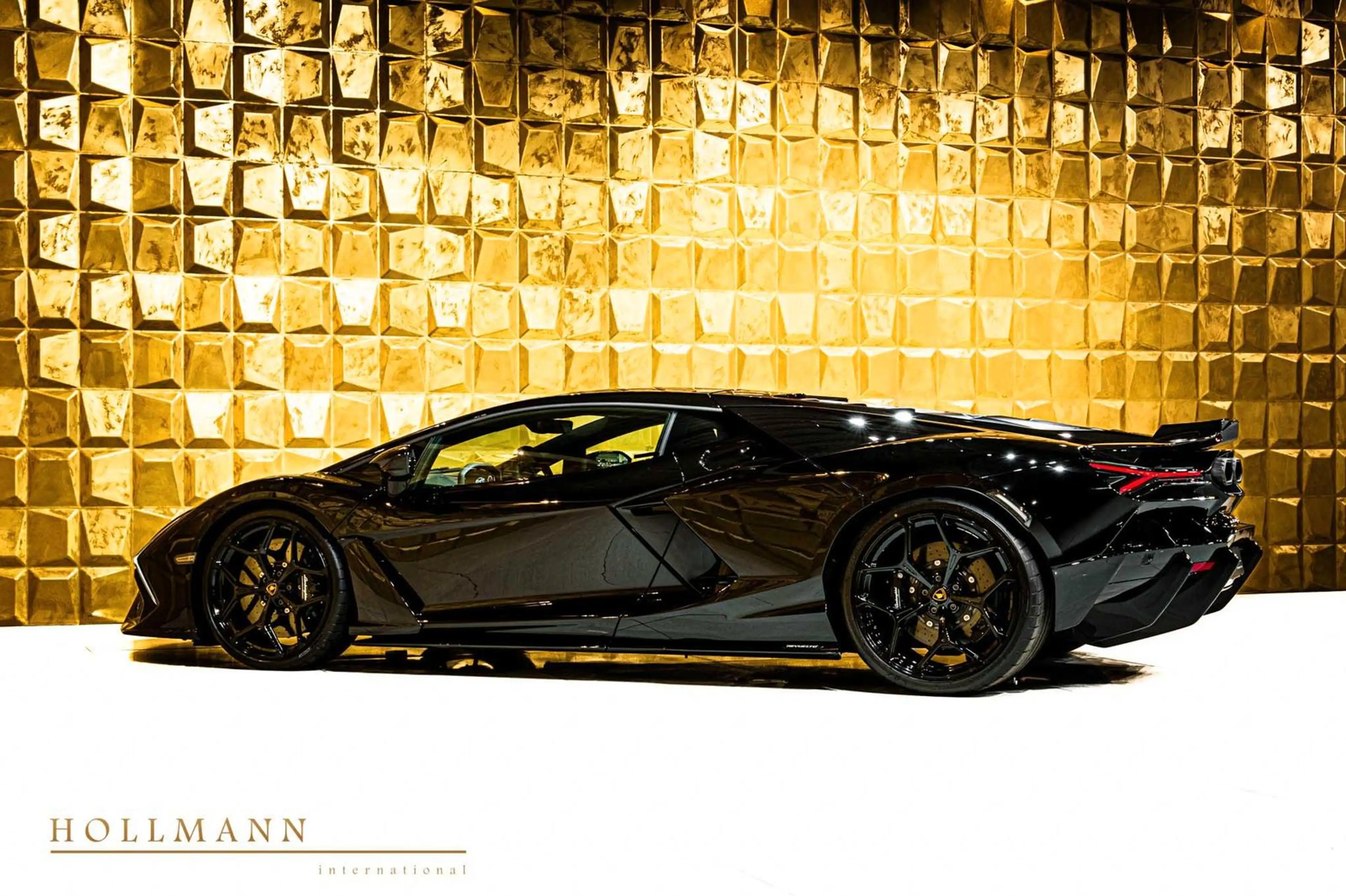 Lamborghini Revuelto + PASSENGER DISPLAY + PREMIUM SOUND — photo 5