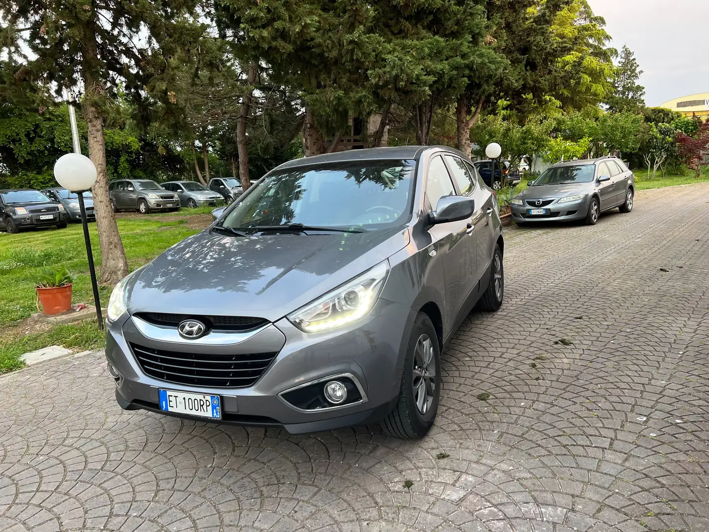 Hyundai iX35 1.7 crdi Comfort 2wd FL SOLO 129.000 KM PERMUTABIL Grigio - 1