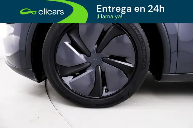 Tesla Model Y view 11