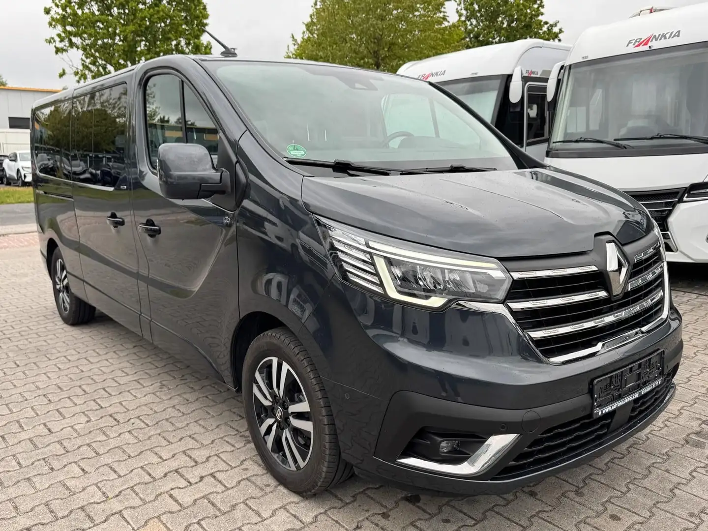 Renault Trafic dCi 150 EDC | AHK | ESCAPADE | 7-Sitzer Grau - 1