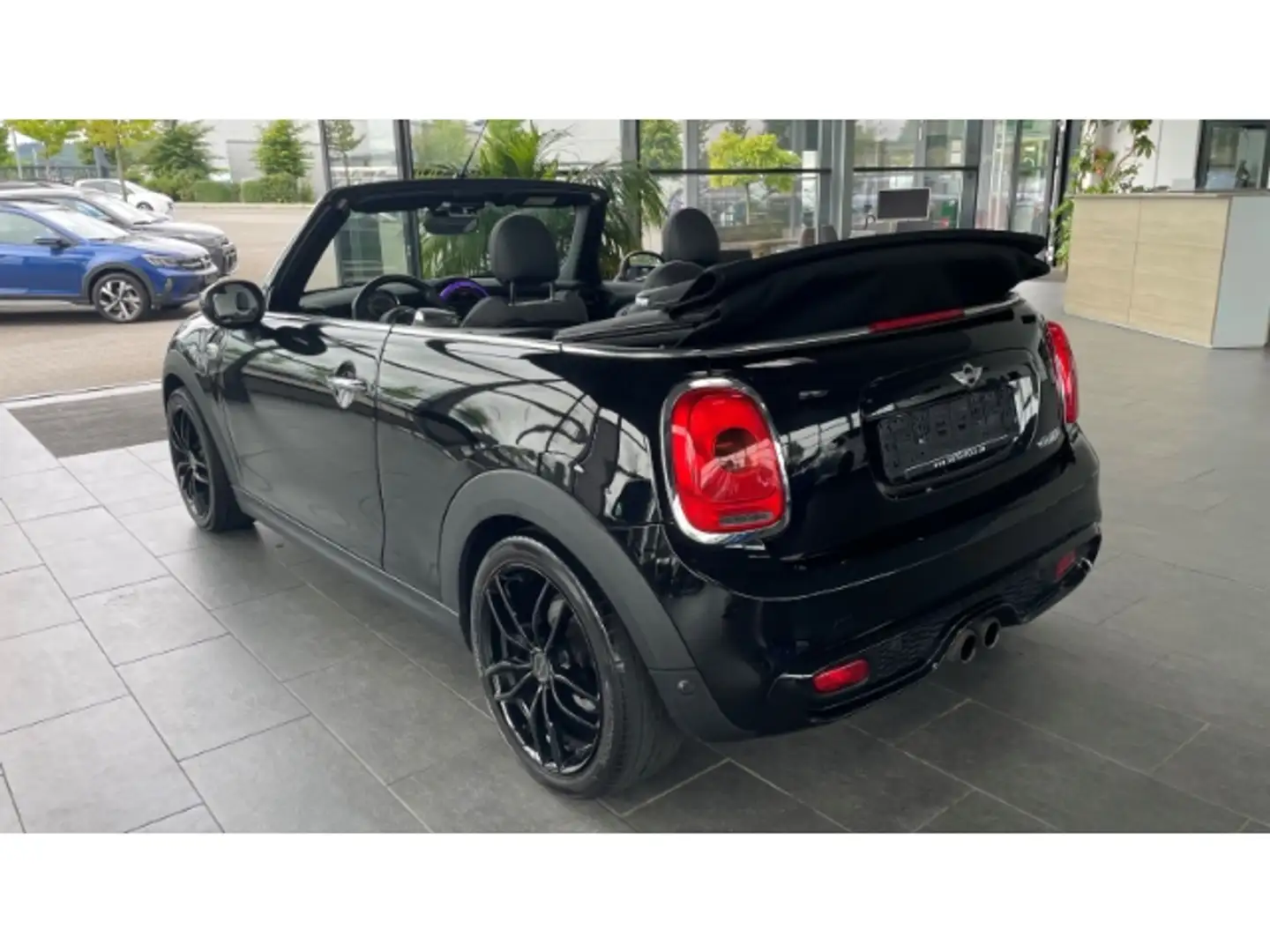 MINI Cooper S Cabrio Navi SHZ Keyless JCW Mehrzonenklima Ambiente Parkl Schwarz - 2
