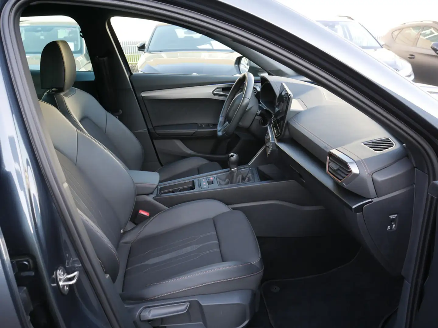 CUPRA Formentor 1.5 TSI KLIMA PDC SHZ NAVI ACC LED Gris - 2