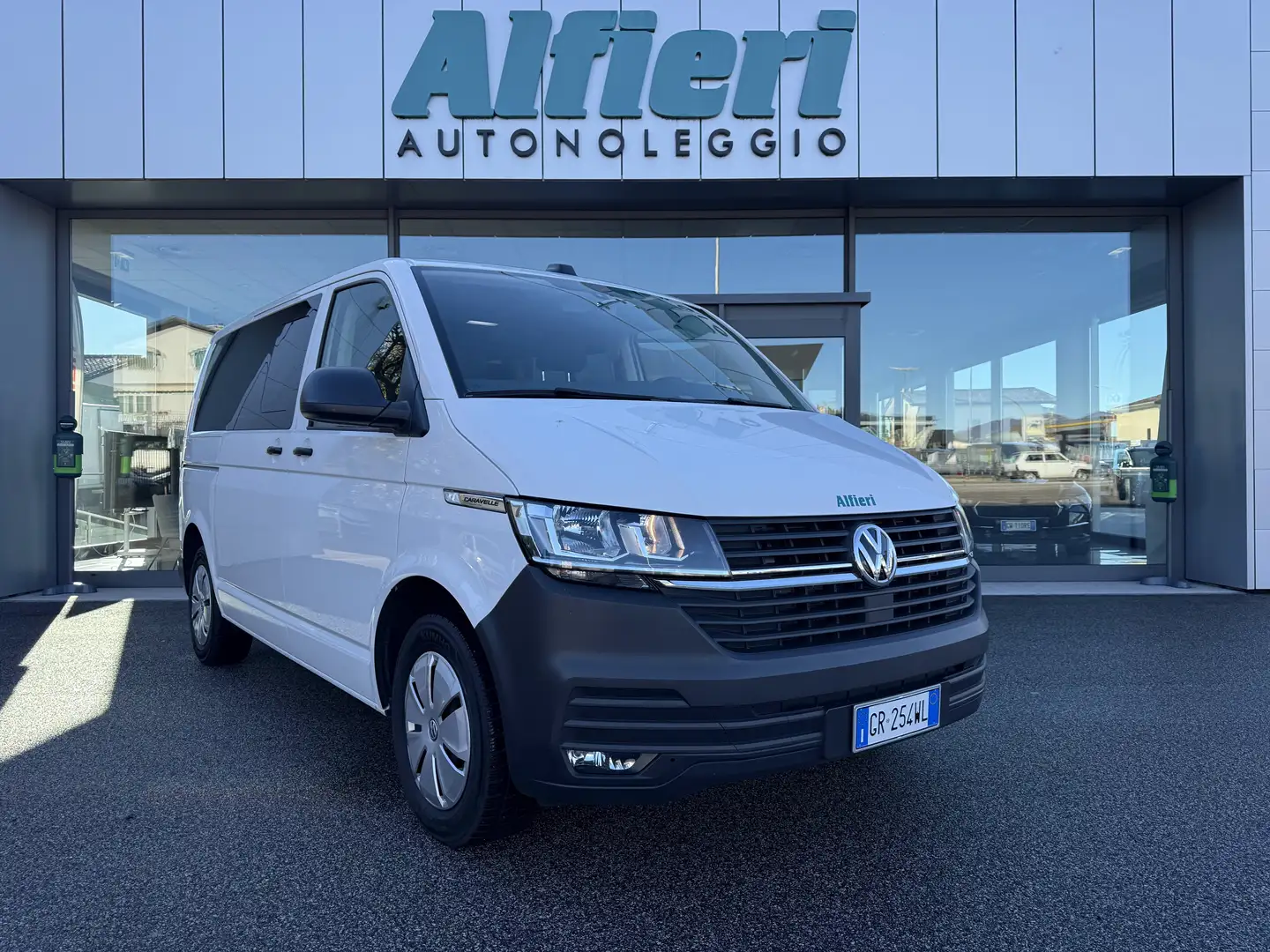 Volkswagen T6.1 Caravelle 2.0TDI DSG 150cv E6D Trend Gancio Tr 2Clima 9Posti Weiß - 1