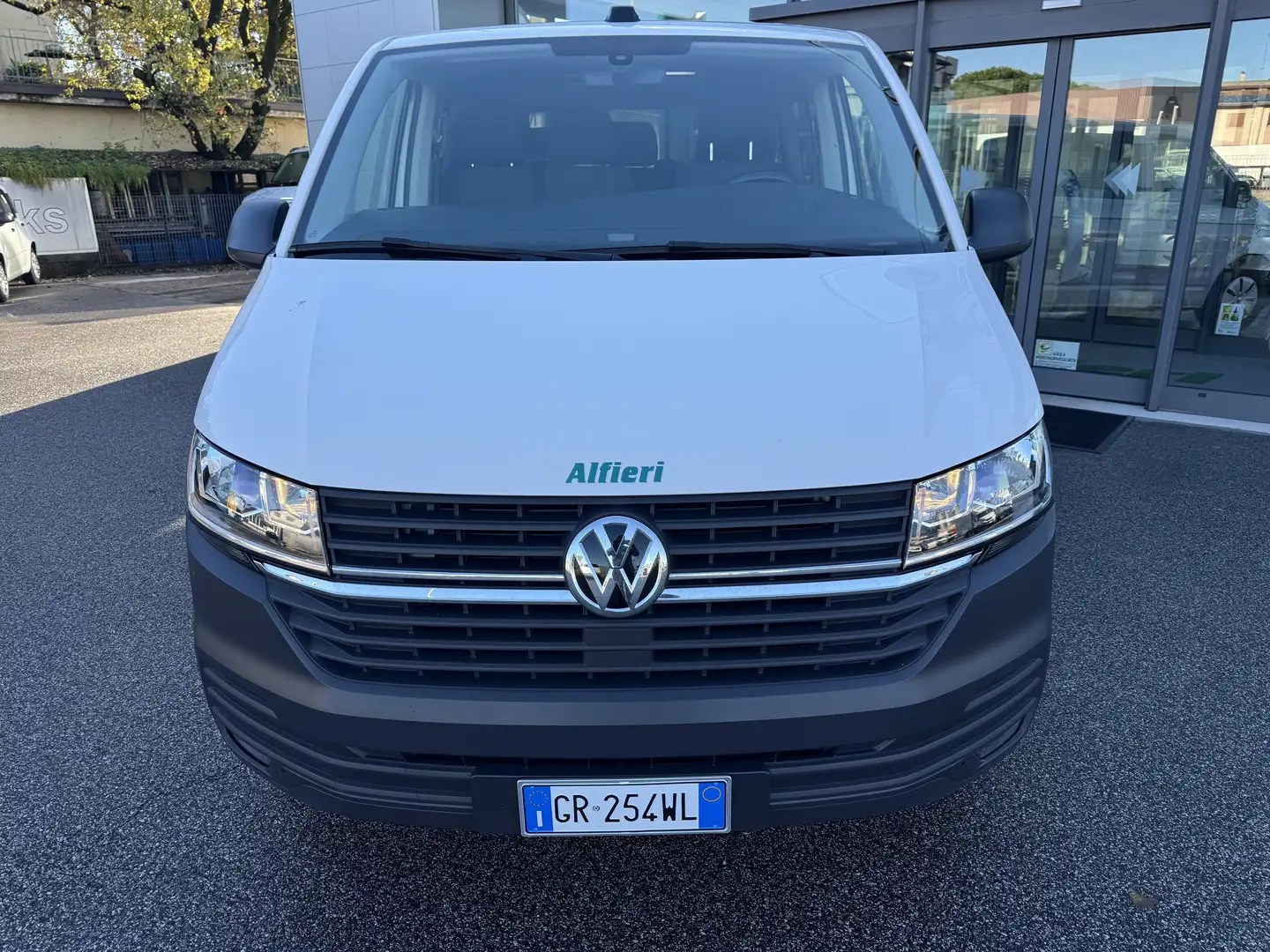 Volkswagen T6.1 Caravelle 2.0TDI DSG 150cv E6D Trend Gancio Tr 2Clima 9Posti Weiß - 2
