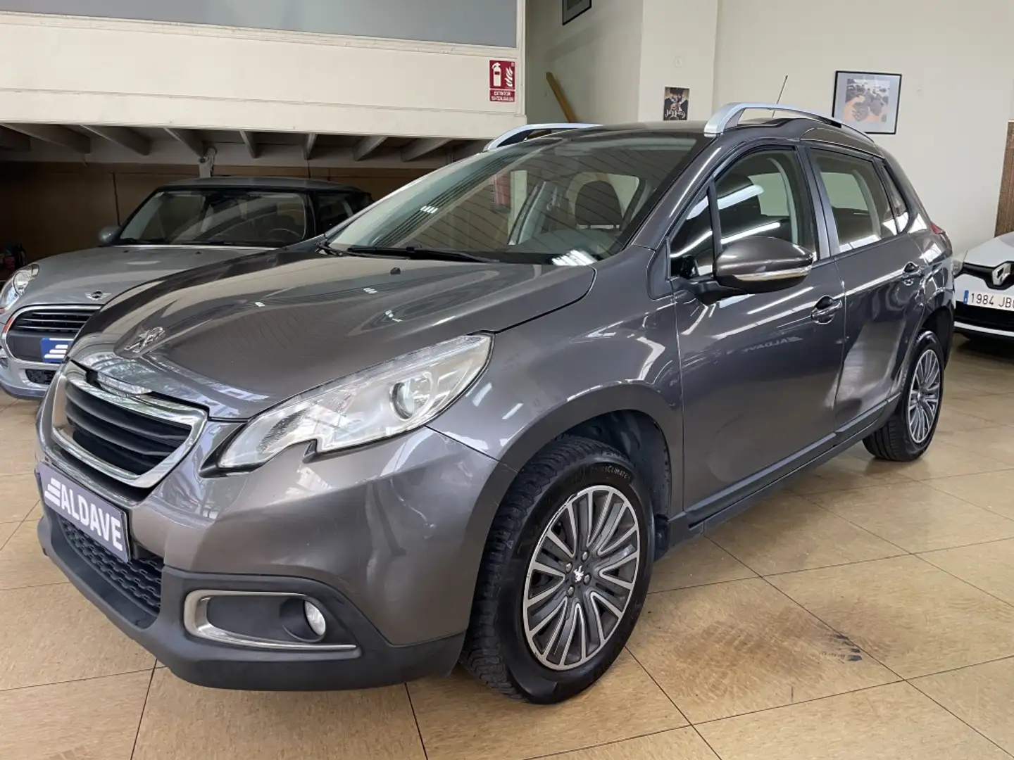 Peugeot 2008 1.6 e-HDI Active Gris - 1