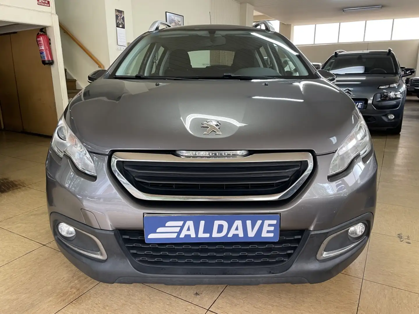 Peugeot 2008 1.6 e-HDI Active Gris - 2