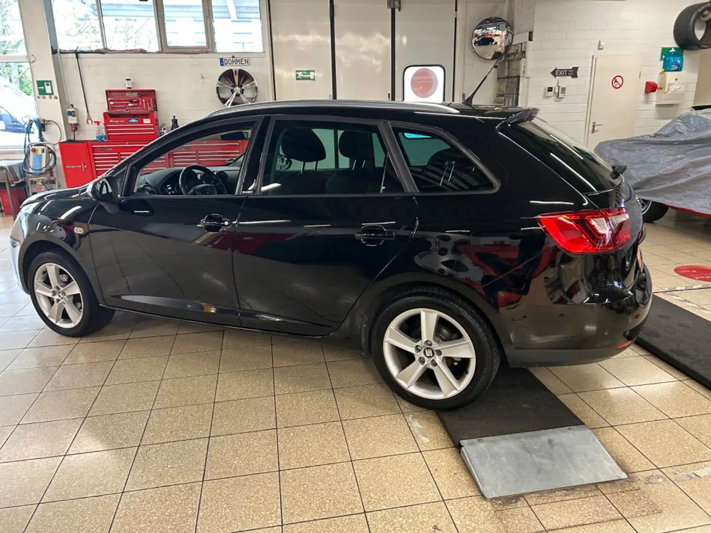 SEAT Ibiza ST Kombi Connect Ersthand Noir - 2