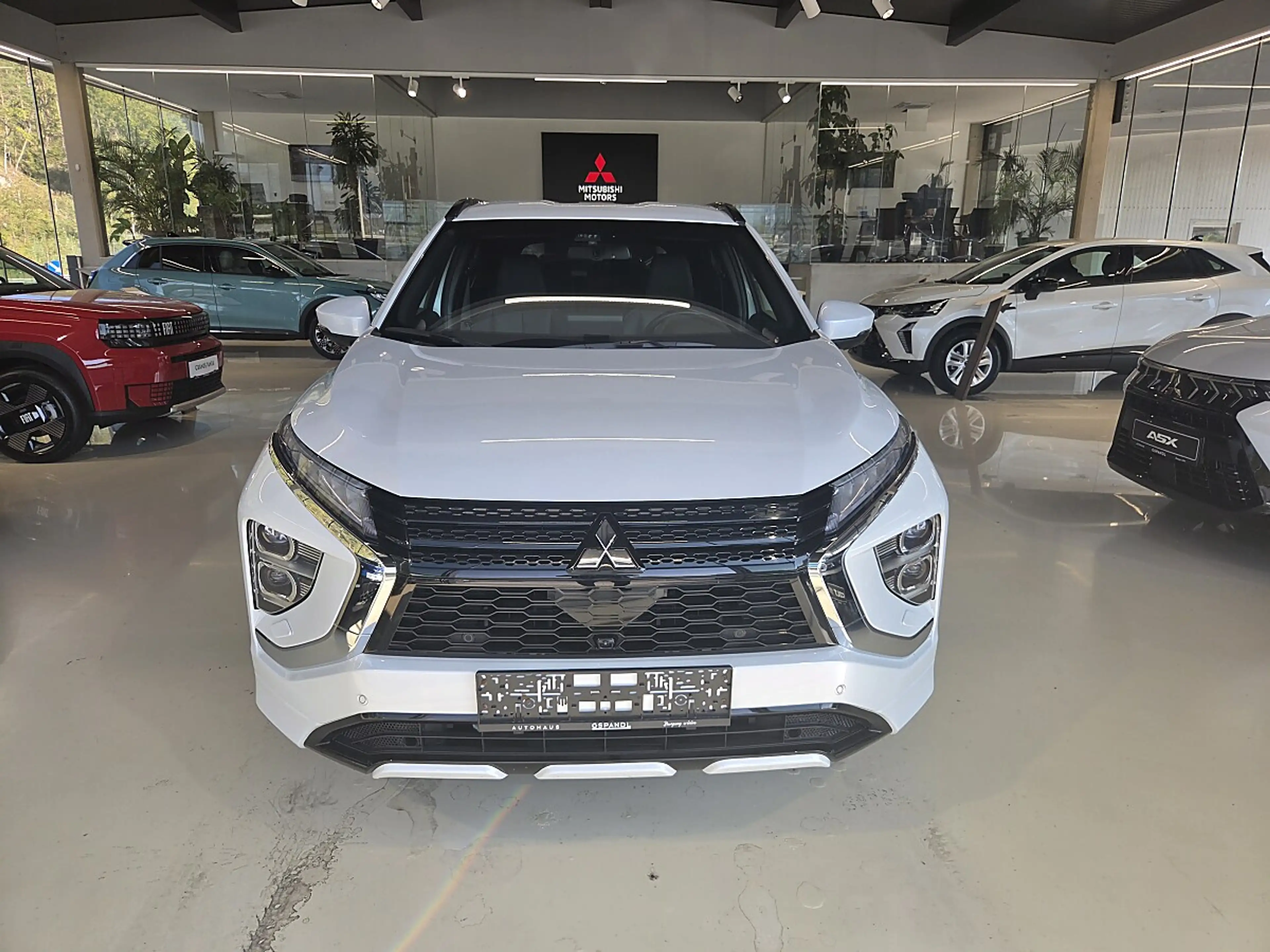 Mitsubishi Eclipse Cross 2,4 PHEV 4WD Diamond CVT Aut. — photo 2
