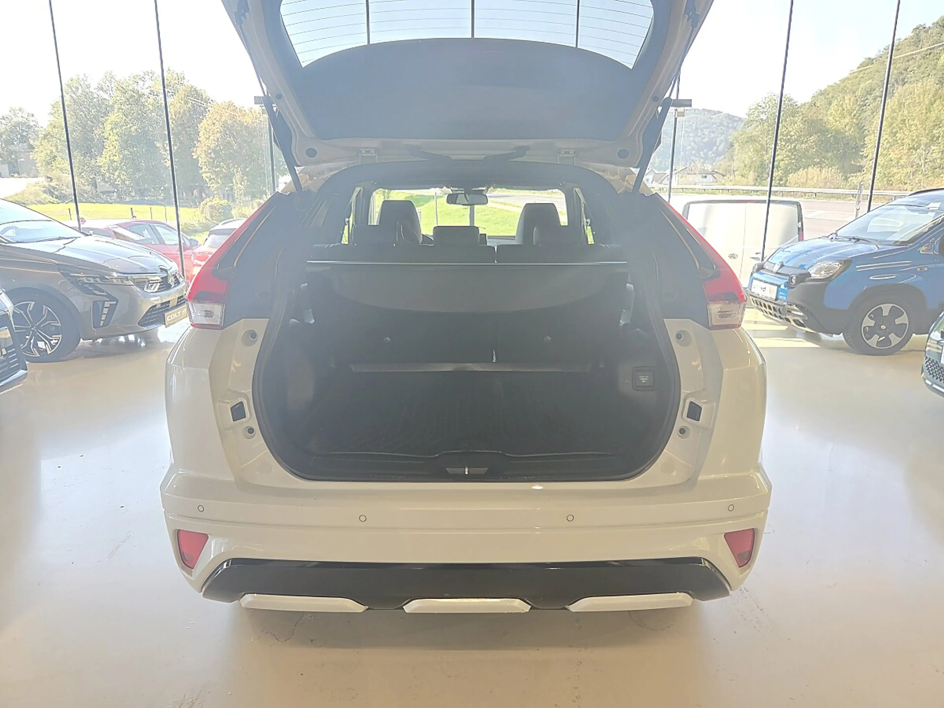 Mitsubishi Eclipse Cross 2,4 PHEV 4WD Diamond CVT Aut. — photo 9