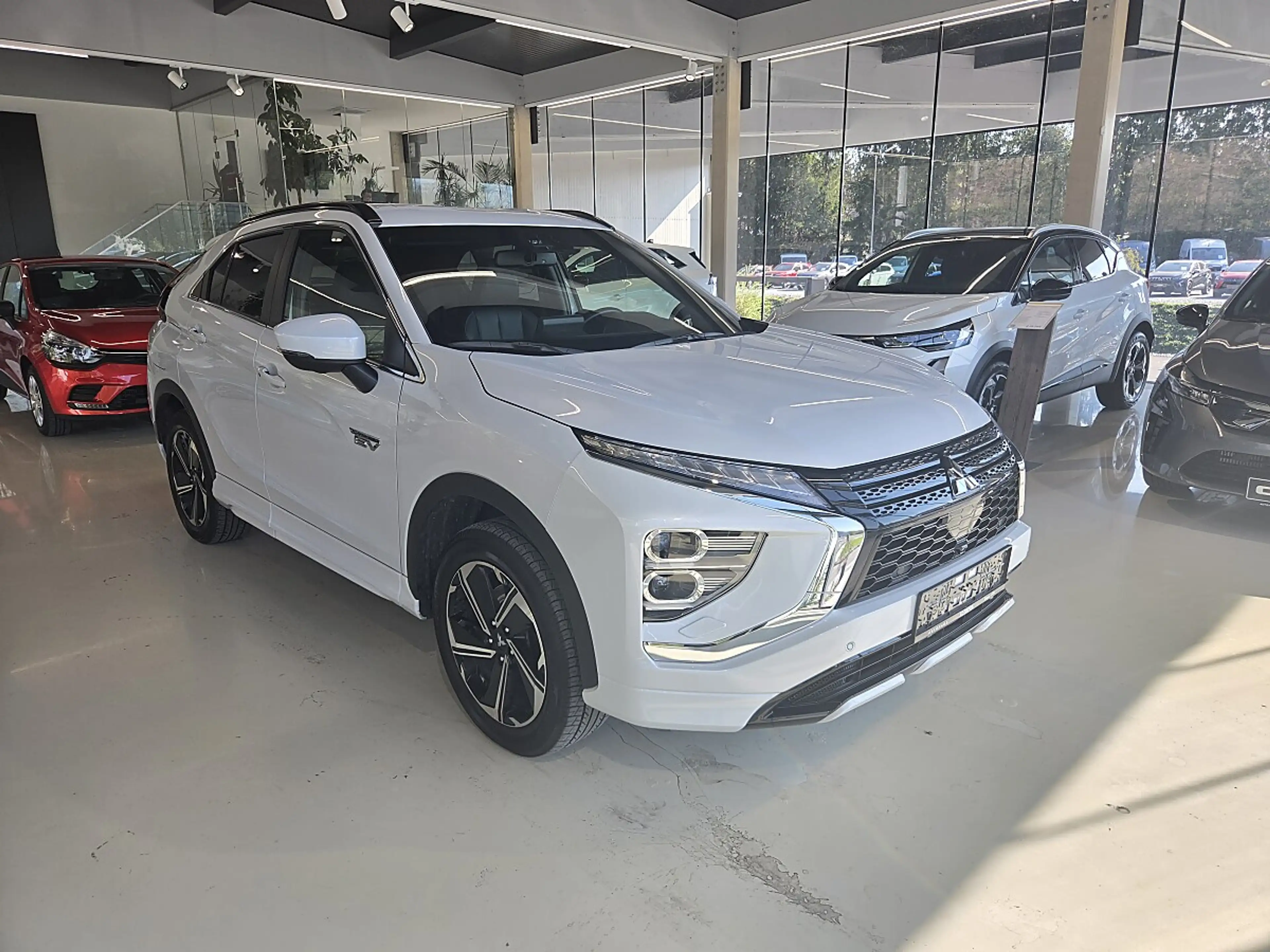 Mitsubishi Eclipse Cross 2,4 PHEV 4WD Diamond CVT Aut. — photo 3