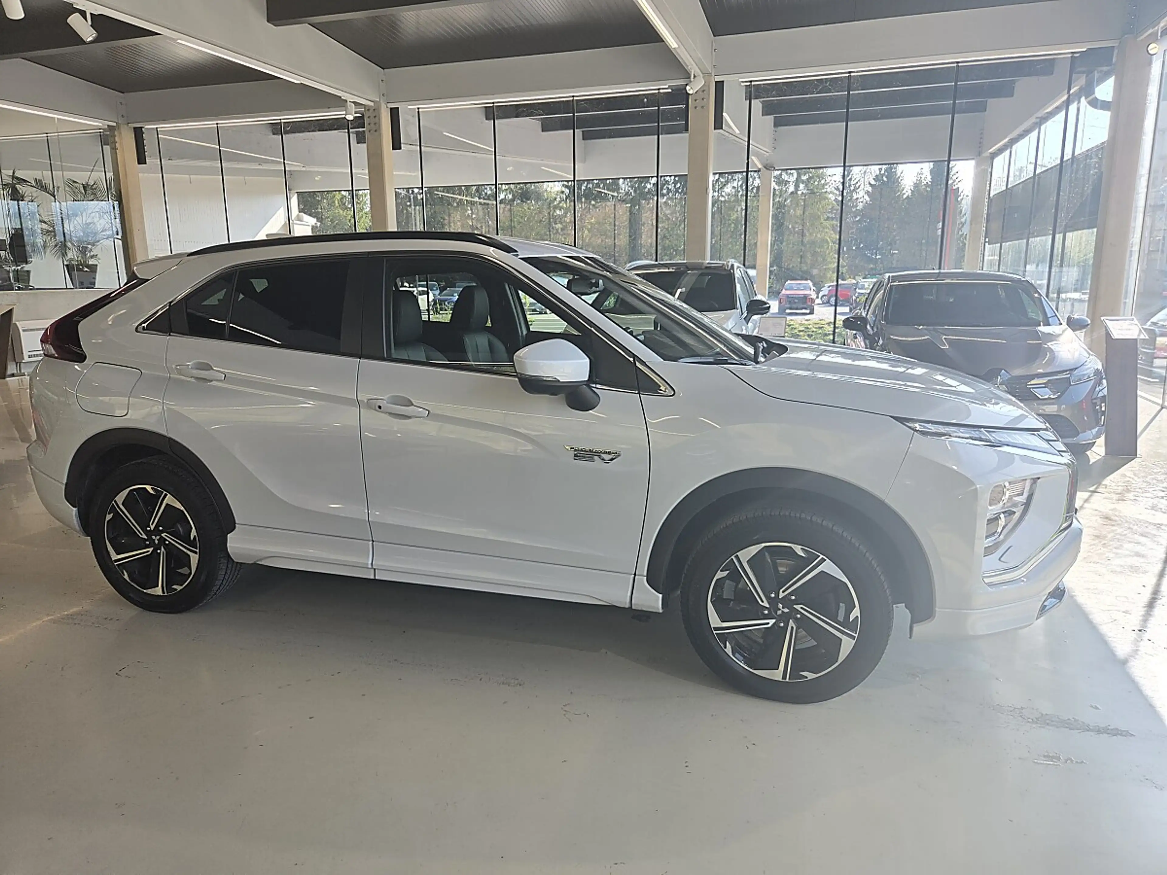 Mitsubishi Eclipse Cross 2,4 PHEV 4WD Diamond CVT Aut. — photo 8