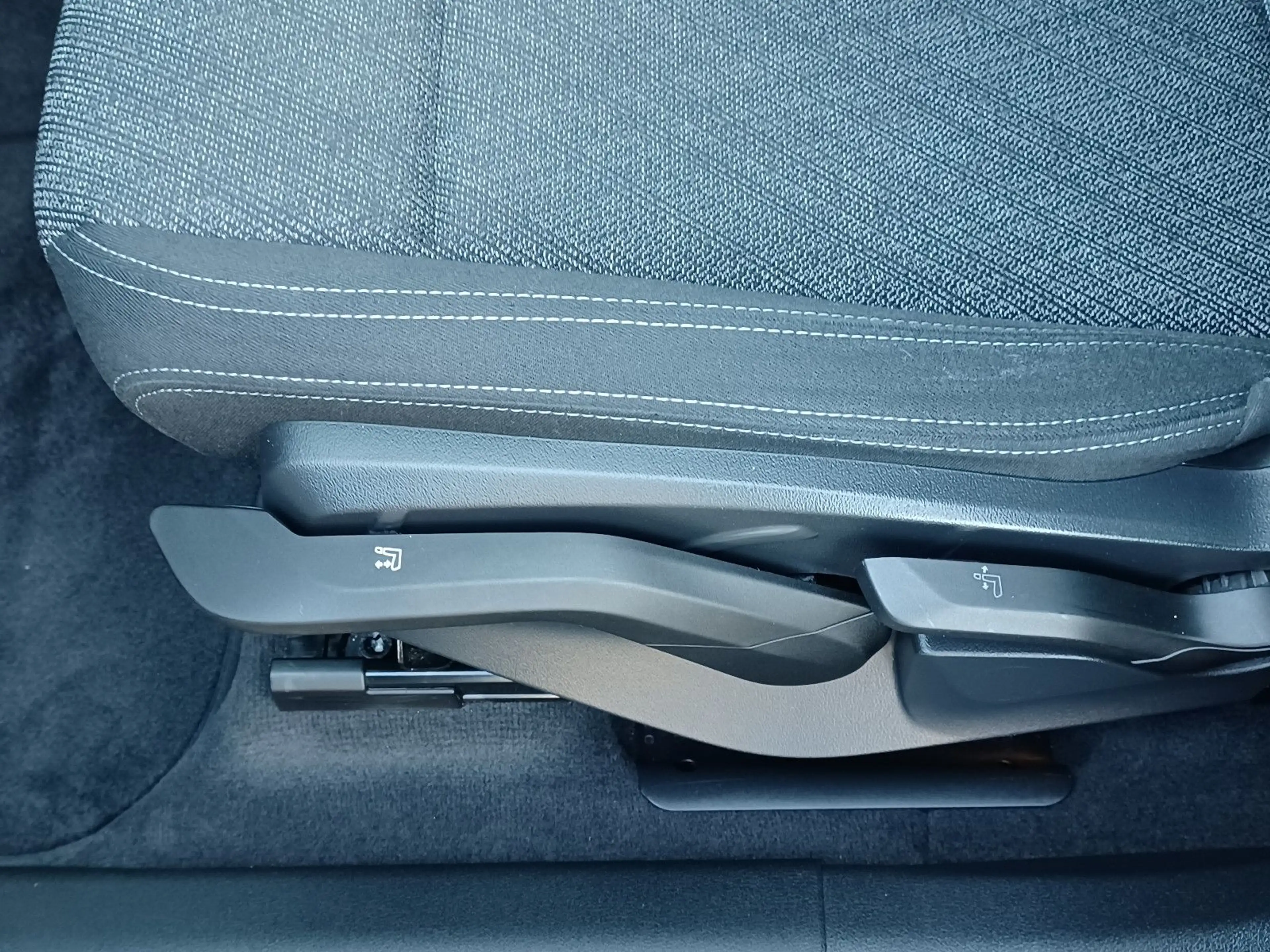 BMW X1 20 d xDrive ACC Paket-Premium Shadow-Line AHK — photo 12