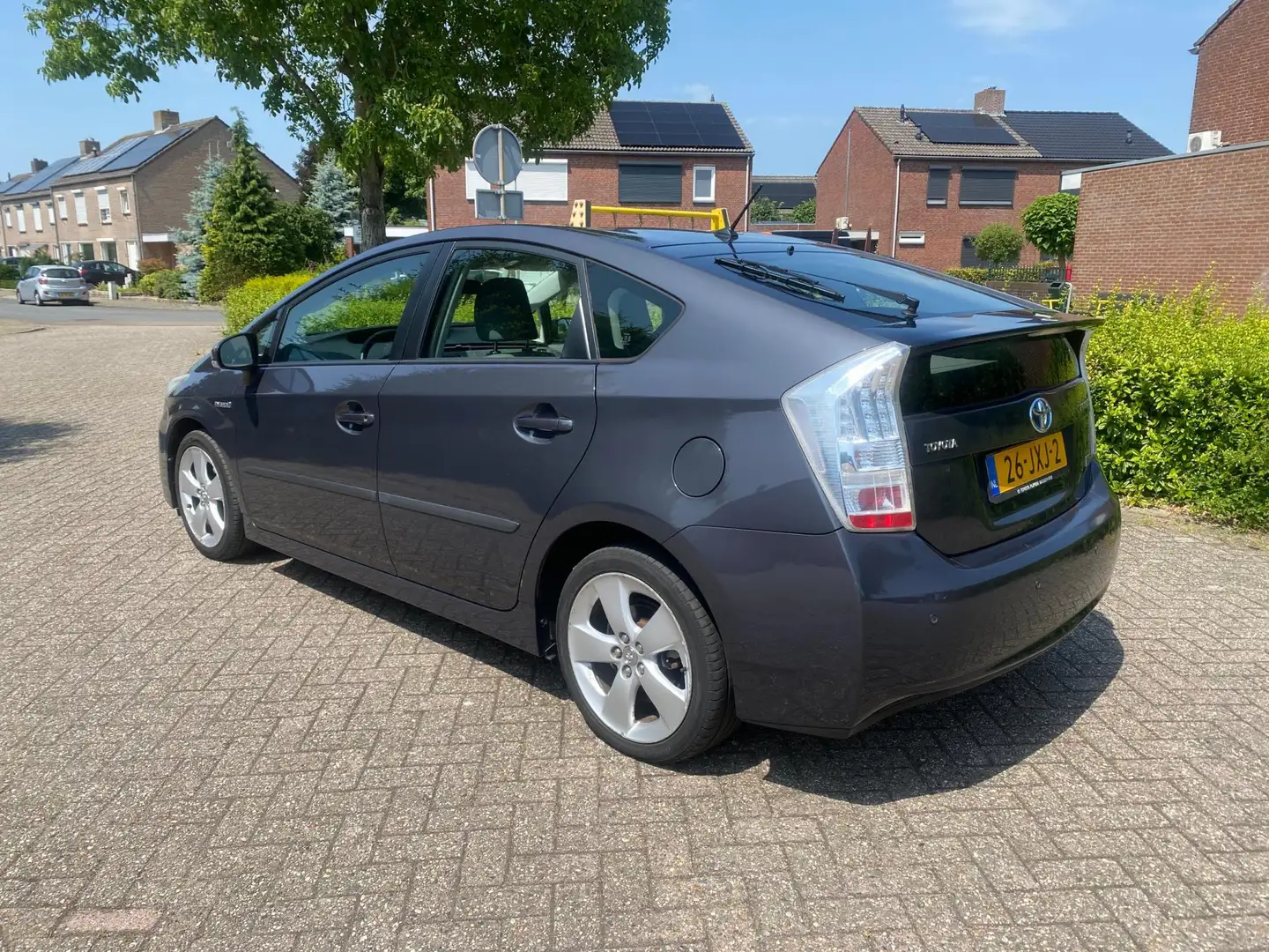 Toyota Prius 1.8 Aspiration Šedá - 2